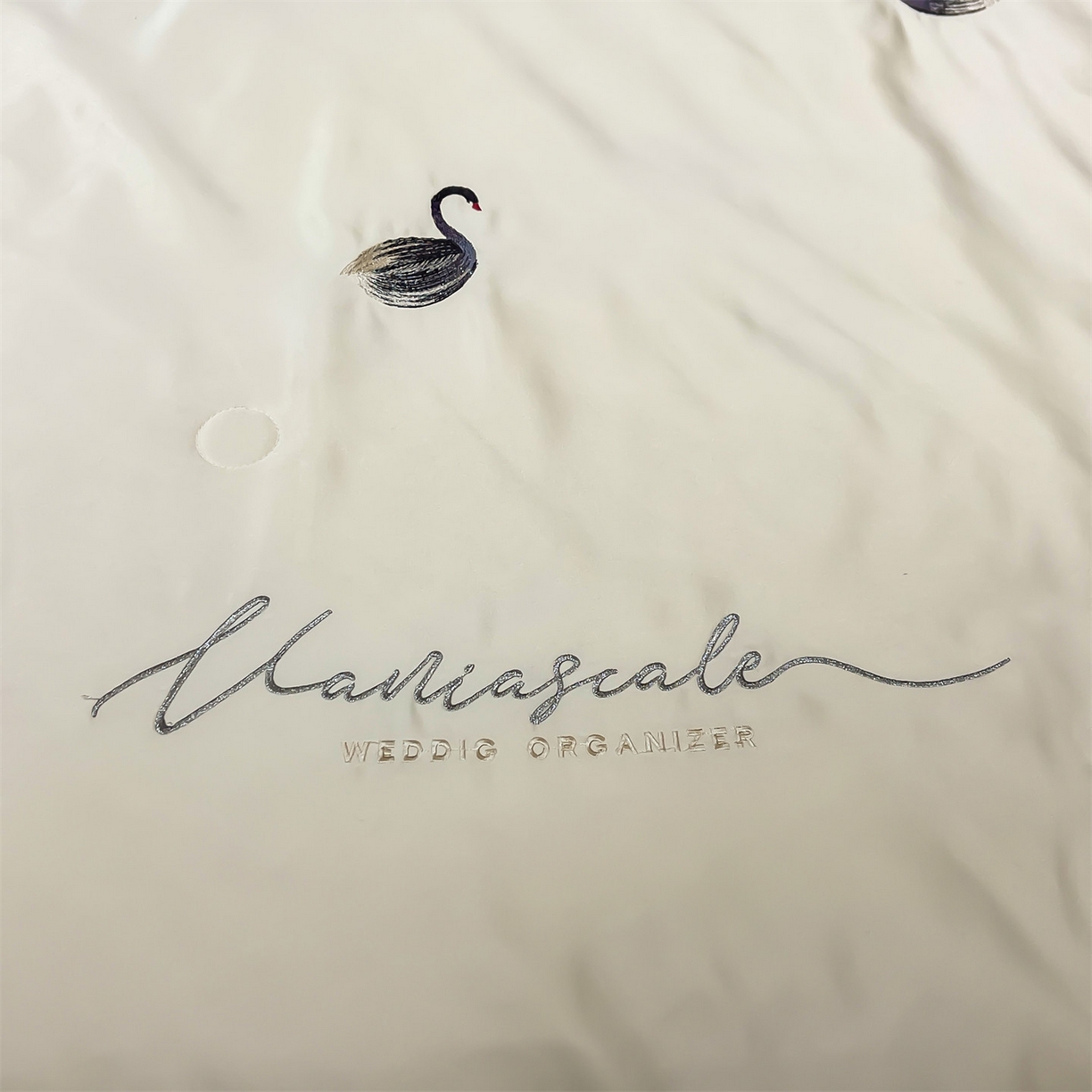 91家纺网 家纺一手货源 找家纺 梵蒂莎 2026新款满绣系列-水洗真丝空调被水洗冰丝夏被四件套夏凉被（需要买家秀，加微信） 天鹅-白香槟