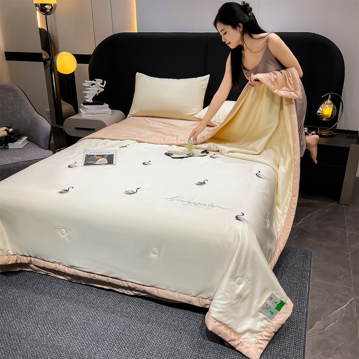 91家纺网 家纺一手货源 找家纺 梵蒂莎 2026新款满绣系列-水洗真丝空调被水洗冰丝夏被四件套夏凉被（需要买家秀，加微信） 天鹅-白香槟