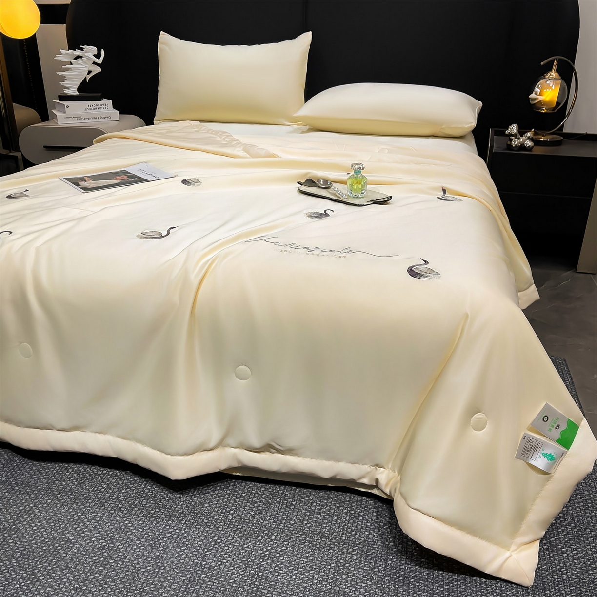 91家纺网 家纺一手货源 找家纺 梵蒂莎 2026新款满绣系列-水洗真丝空调被水洗冰丝夏被四件套夏凉被（需要买家秀，加微信） 天鹅-米白