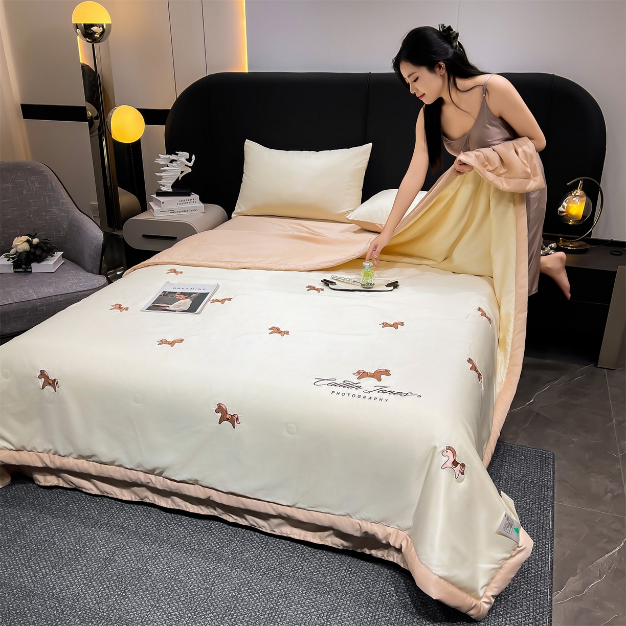 91家纺网 家纺一手货源 找家纺 梵蒂莎 2026新款满绣系列-水洗真丝空调被水洗冰丝夏被四件套夏凉被（需要买家秀，加微信） 小马-白香槟