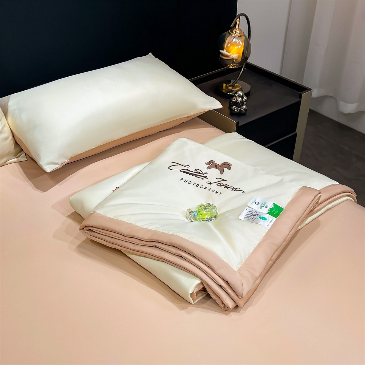 91家纺网 家纺一手货源 找家纺 梵蒂莎 2026新款满绣系列-水洗真丝空调被水洗冰丝夏被四件套夏凉被（需要买家秀，加微信） 小马-白香槟