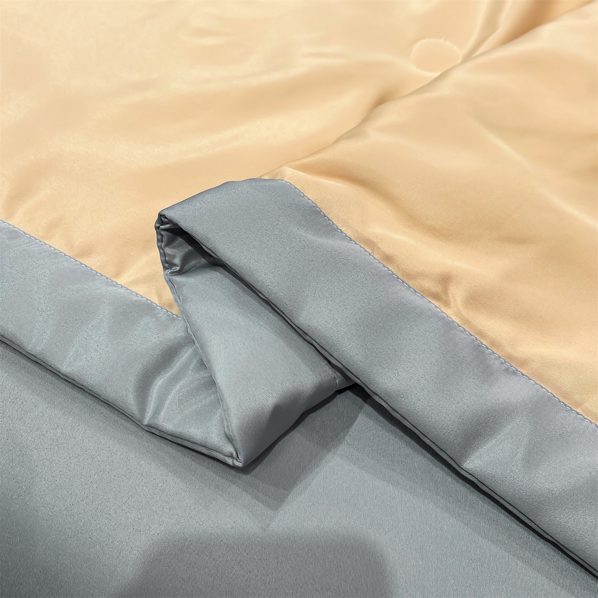 91家纺网 家纺一手货源 找家纺 梵蒂莎 2026新款满绣系列-水洗真丝空调被水洗冰丝夏被四件套夏凉被（需要买家秀，加微信） 小马-香槟灰