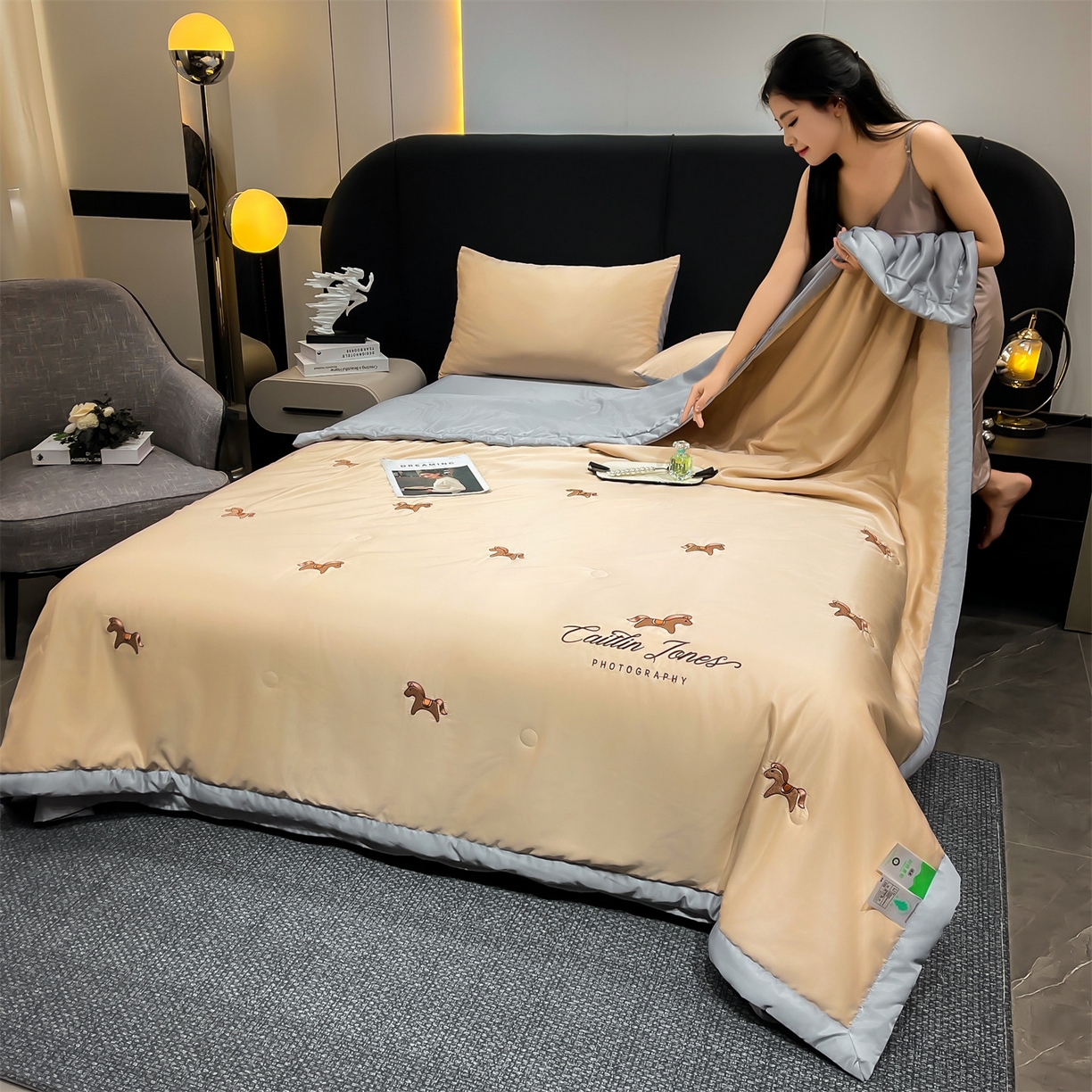 91家纺网 家纺一手货源 找家纺 梵蒂莎 2026新款满绣系列-水洗真丝空调被水洗冰丝夏被四件套夏凉被（需要买家秀，加微信） 小马-香槟灰