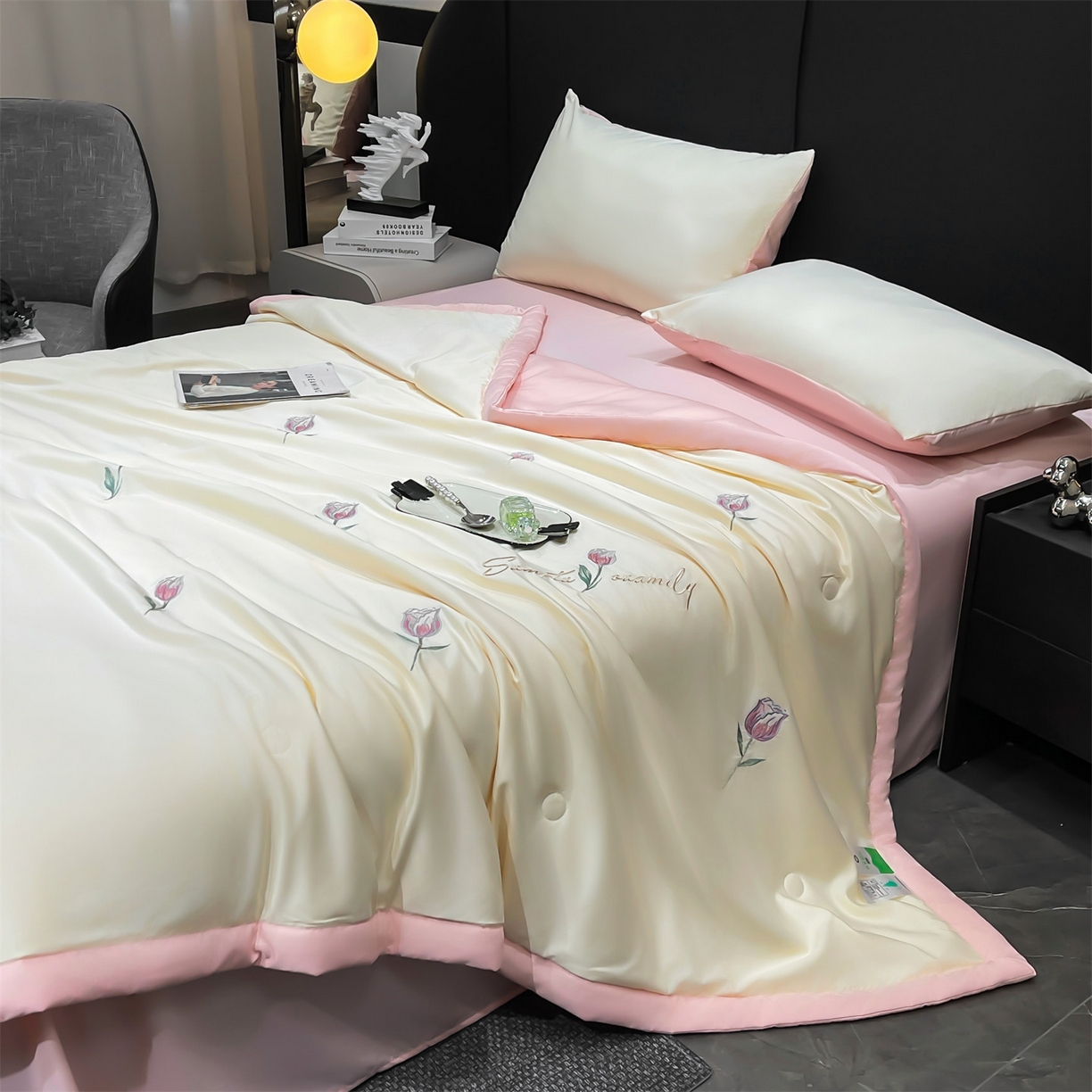 91家纺网 家纺一手货源 找家纺 梵蒂莎 2026新款满绣系列-水洗真丝空调被水洗冰丝夏被四件套夏凉被（需要买家秀，加微信） 郁金香-白粉