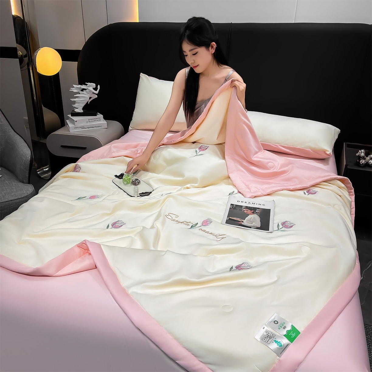 91家纺网 家纺一手货源 找家纺 梵蒂莎 2026新款满绣系列-水洗真丝空调被水洗冰丝夏被四件套夏凉被（需要买家秀，加微信） 郁金香-白粉