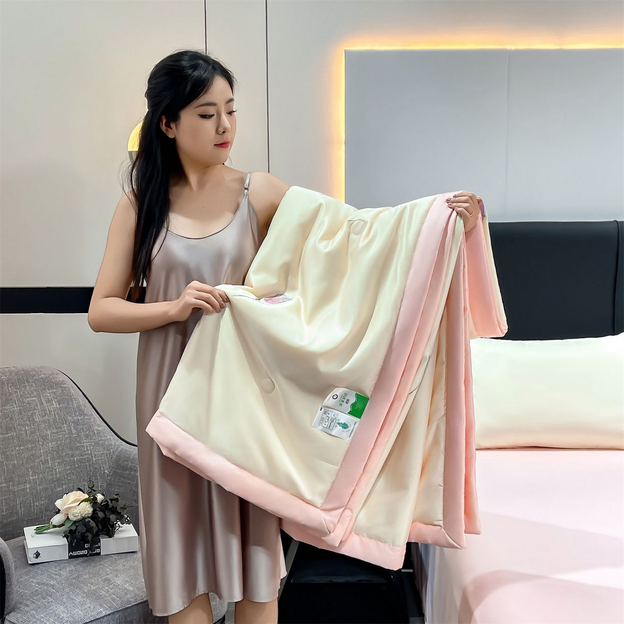 91家纺网 家纺一手货源 找家纺 梵蒂莎 2026新款满绣系列-水洗真丝空调被水洗冰丝夏被四件套夏凉被（需要买家秀，加微信） 郁金香-白粉