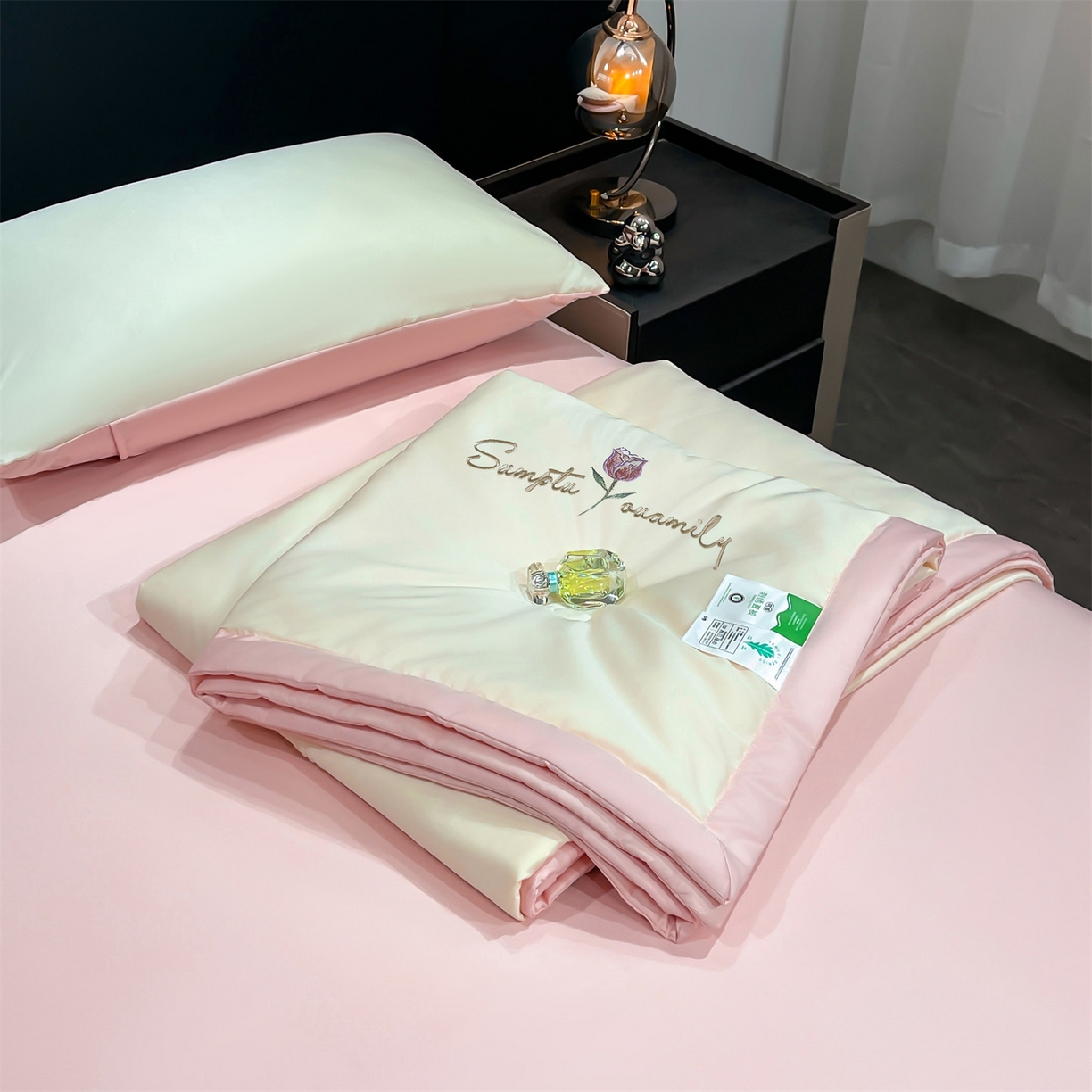 91家纺网 家纺一手货源 找家纺 梵蒂莎 2026新款满绣系列-水洗真丝空调被水洗冰丝夏被四件套夏凉被（需要买家秀，加微信） 郁金香-白粉