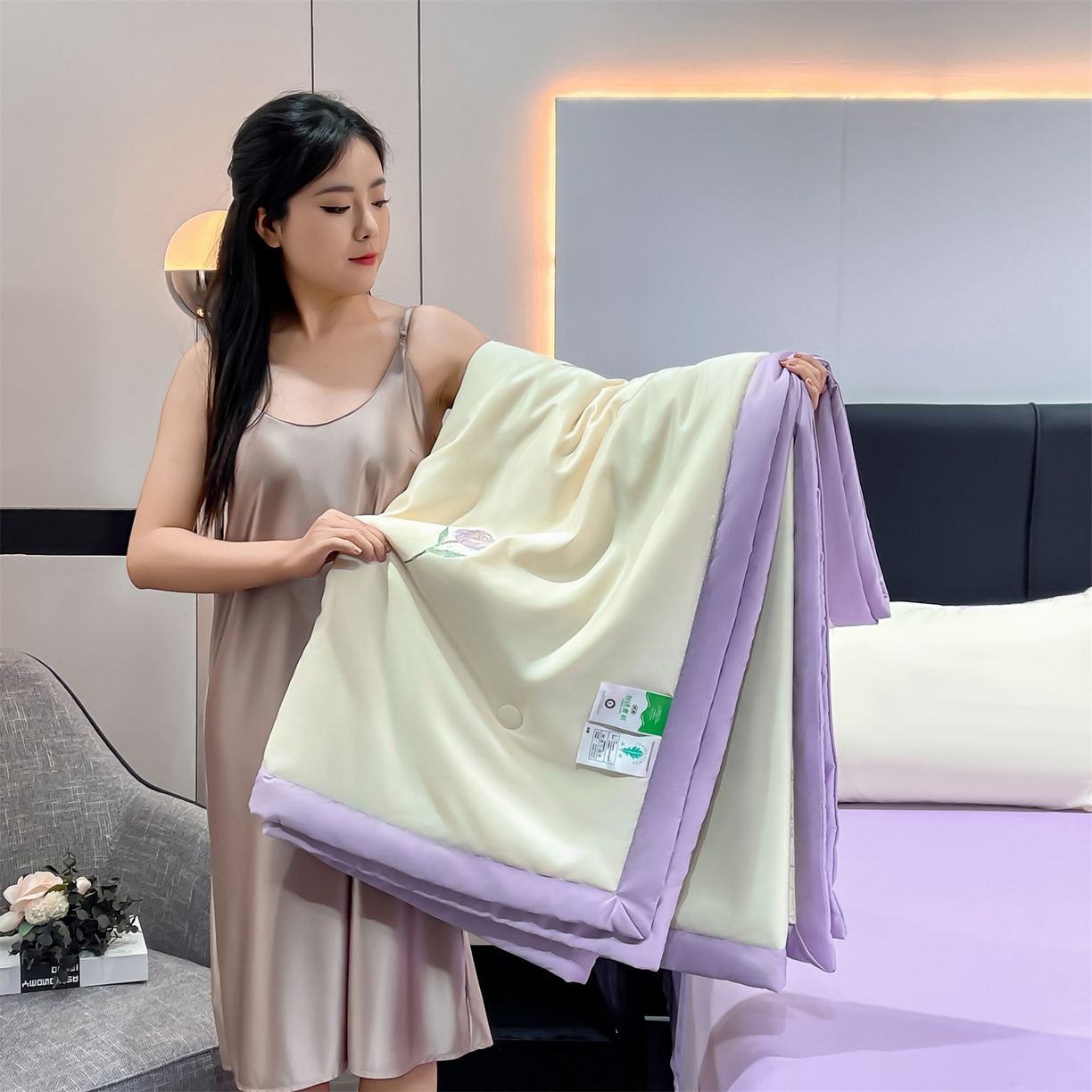 91家纺网 家纺一手货源 找家纺 梵蒂莎 2026新款满绣系列-水洗真丝空调被水洗冰丝夏被四件套夏凉被（需要买家秀，加微信） 郁金香-白紫