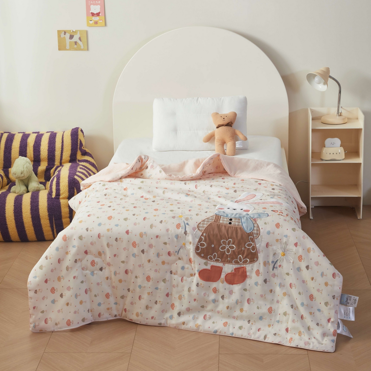 91家纺网 家纺一手货源 找家纺 荷马之梦 2026新款全棉纯棉双层纱印花贴布绣卡通山茶蚕丝儿童夏被-轻芯系列 花花小兔