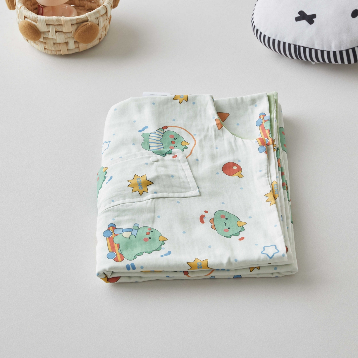 荷马之梦 2026新款全棉纯棉纱布印花小版盖毯山茶蚕丝儿童拥抱防踢夏被-拥抱森林 运动恐龙