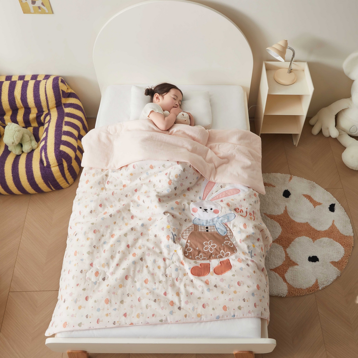 91家纺网 家纺一手货源 找家纺 荷马之梦 2026新款全棉纯棉双层纱印花贴布绣卡通山茶蚕丝儿童夏被-轻芯系列 花花小兔