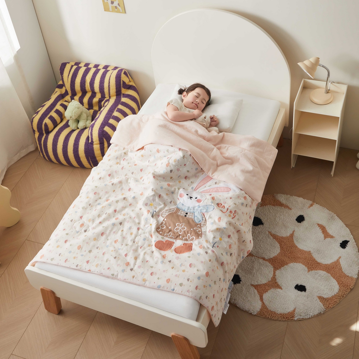 91家纺网 家纺一手货源 找家纺 荷马之梦 2026新款全棉纯棉双层纱印花贴布绣卡通山茶蚕丝儿童夏被-轻芯系列 花花小兔