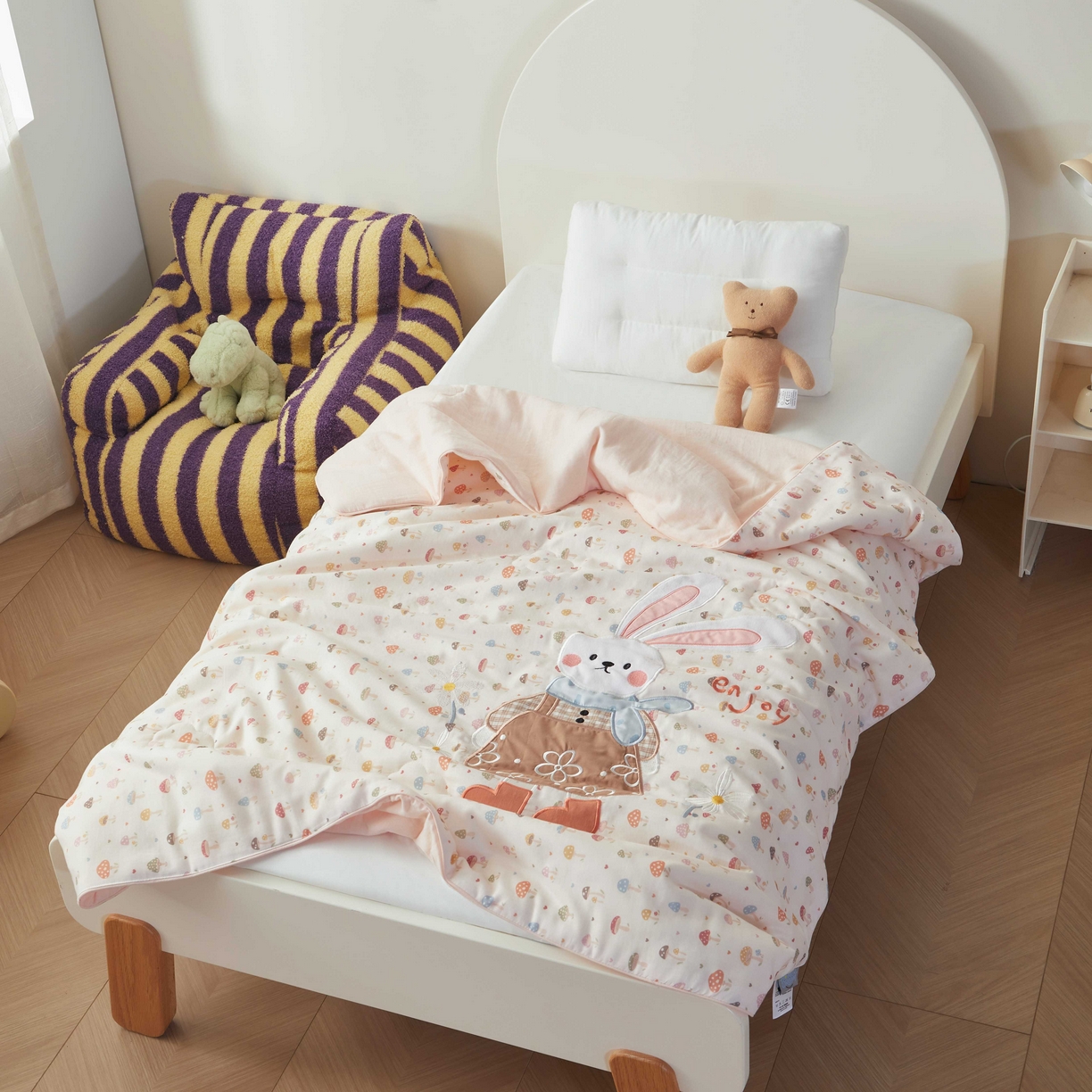 91家纺网 家纺一手货源 找家纺 荷马之梦 2026新款全棉纯棉双层纱印花贴布绣卡通山茶蚕丝儿童夏被-轻芯系列 花花小兔