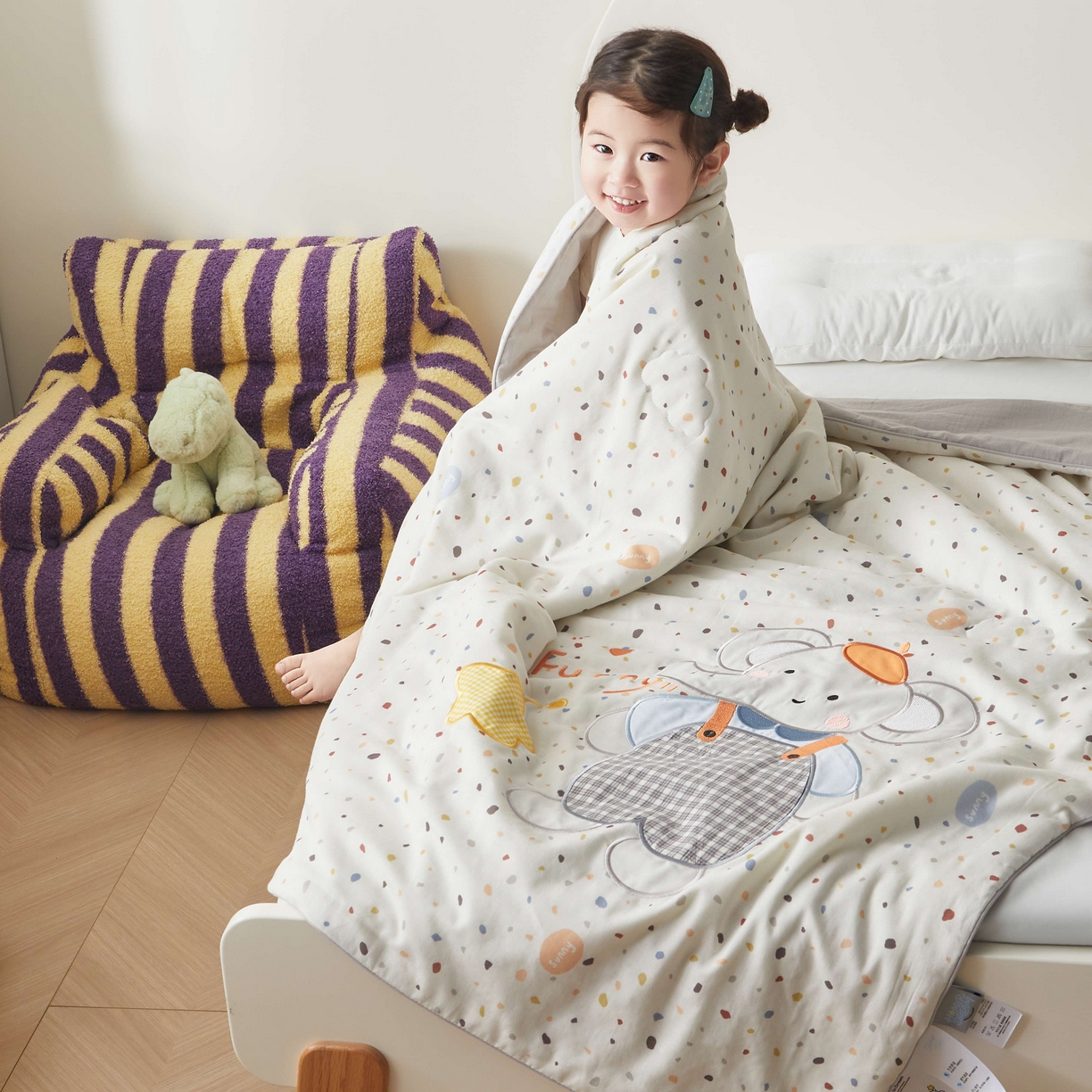 91家纺网 家纺一手货源 找家纺 荷马之梦 2026新款全棉纯棉双层纱印花贴布绣卡通山茶蚕丝儿童夏被-轻芯系列 趣味小象