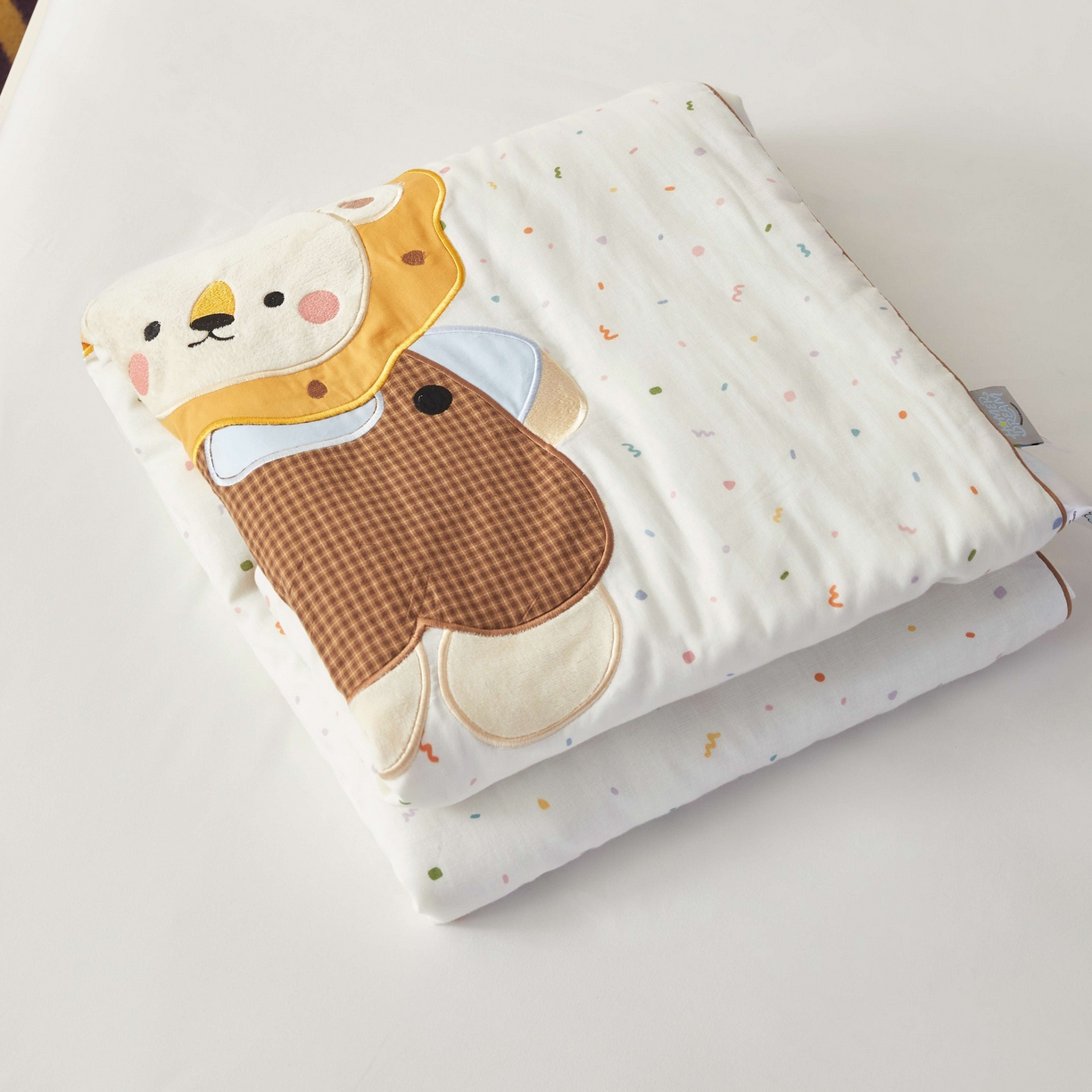 荷马之梦 2026新款全棉纯棉双层纱印花贴布绣卡通山茶蚕丝儿童夏被-轻芯系列 阳光小狮