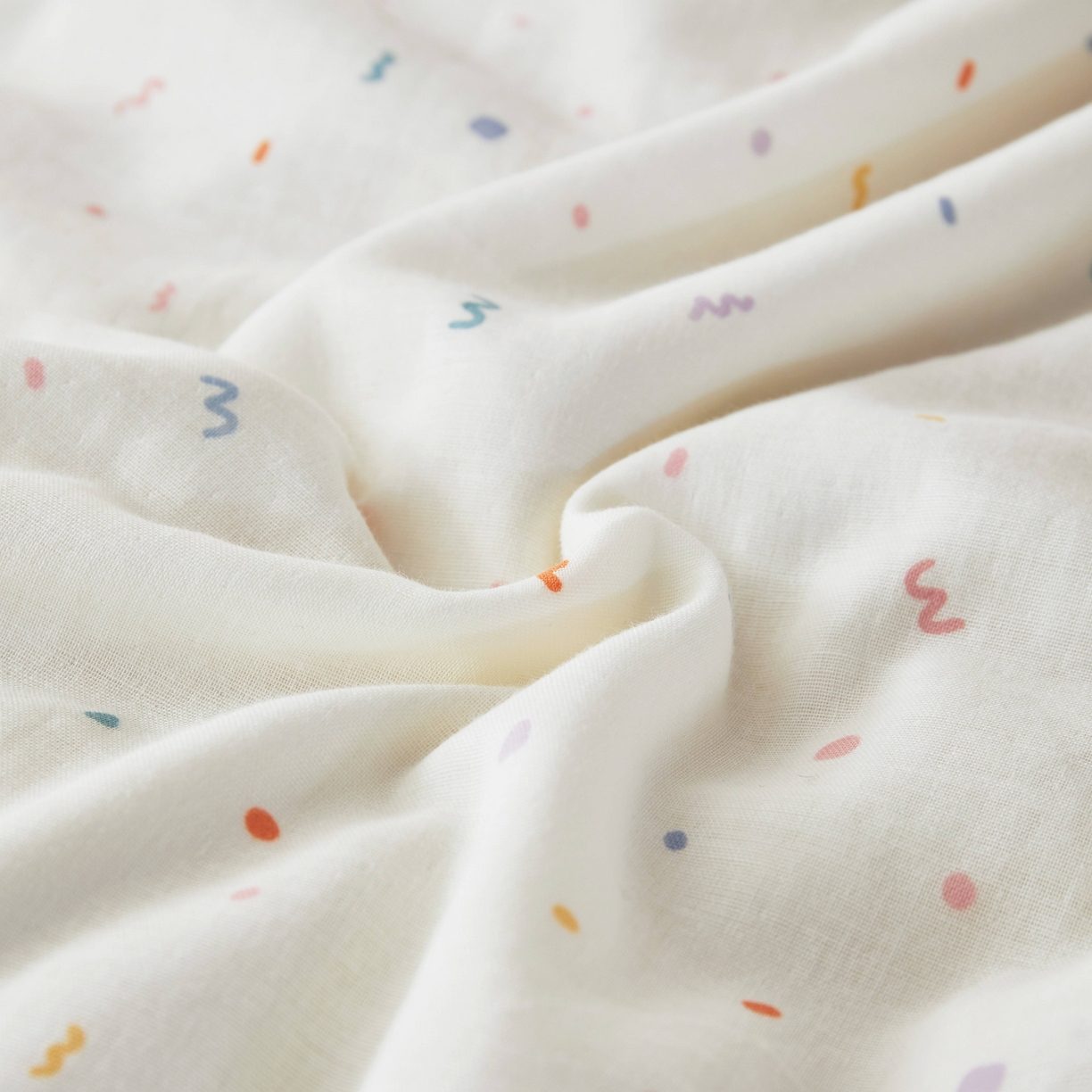 91家纺网 家纺一手货源 找家纺 荷马之梦 2026新款全棉纯棉双层纱印花贴布绣卡通山茶蚕丝儿童夏被-轻芯系列 阳光小狮