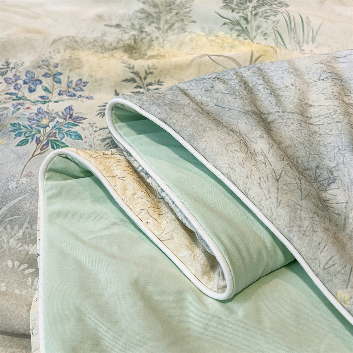 91家纺网 家纺一手货源 找家纺 小禹仔家纺 2026新款氨纶凉感印花夏被 半山花