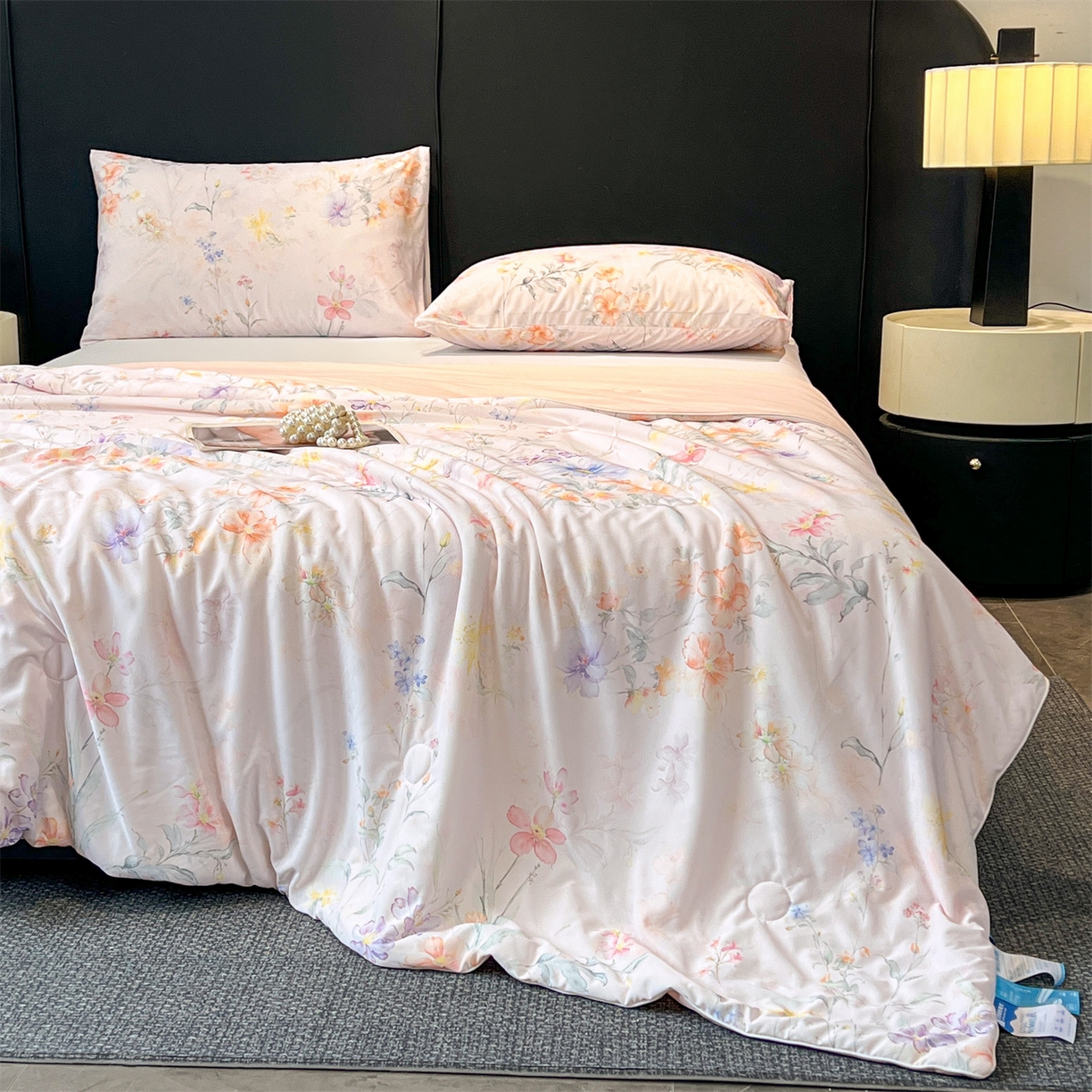 91家纺网 家纺一手货源 找家纺 小禹仔家纺 2026新款氨纶凉感印花夏被 风荷举