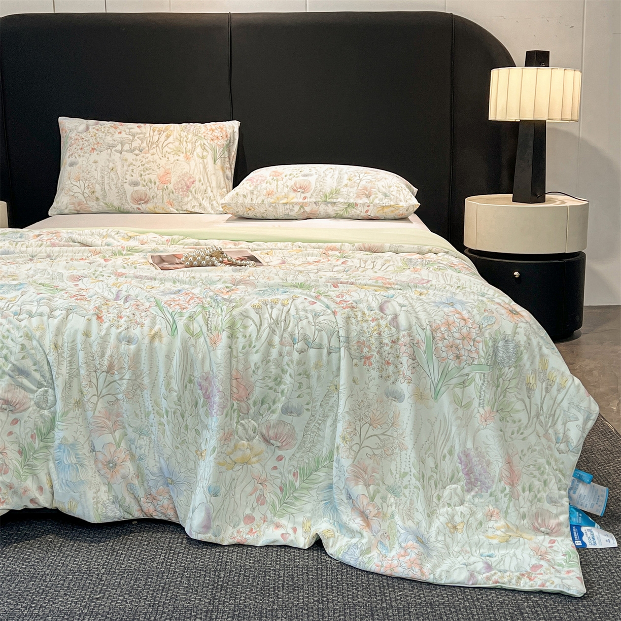 91家纺网 家纺一手货源 找家纺 小禹仔家纺 2026新款氨纶凉感印花夏被 花陌语