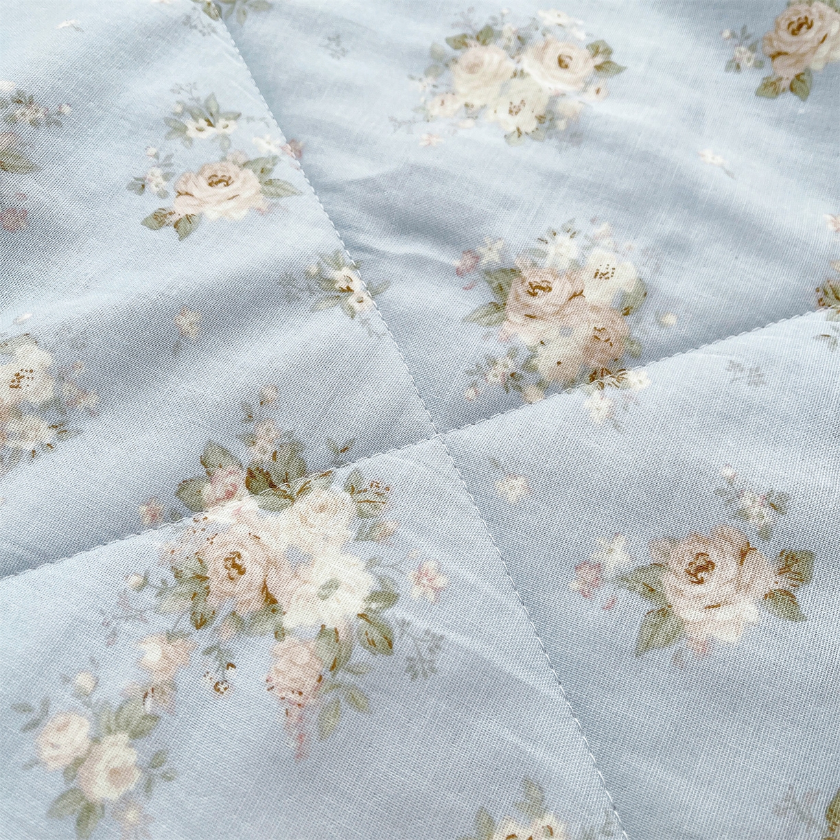 91家纺网 家纺一手货源 找家纺 梵蒂莎 2026新款全棉双层纱夏被四件套100%棉花夏凉被里外纯棉被子被芯（需要买家秀，加微信） 夏日牡丹-蓝