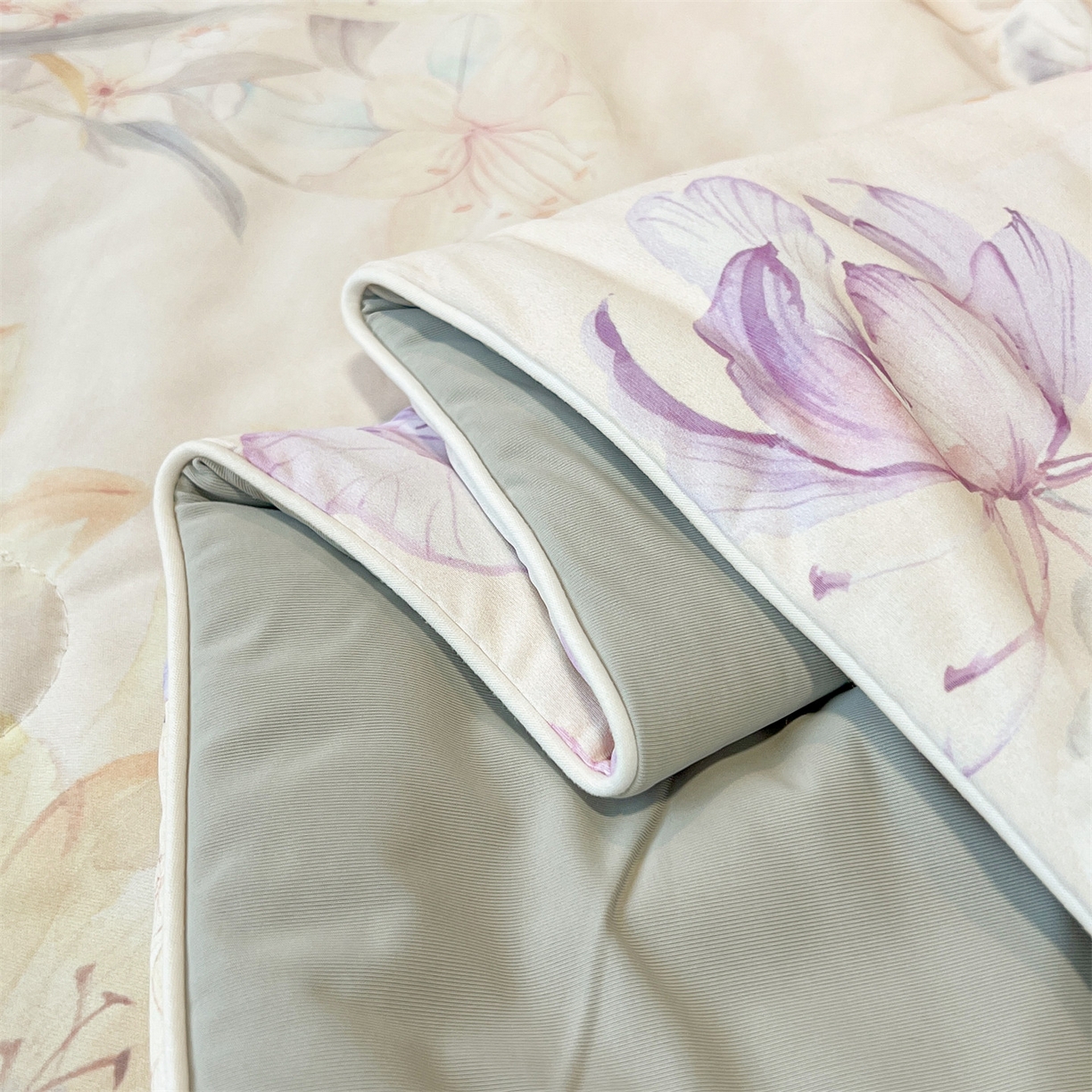 91家纺网 家纺一手货源 找家纺 小禹仔家纺 2026新款氨纶凉感印花夏被 樱絮