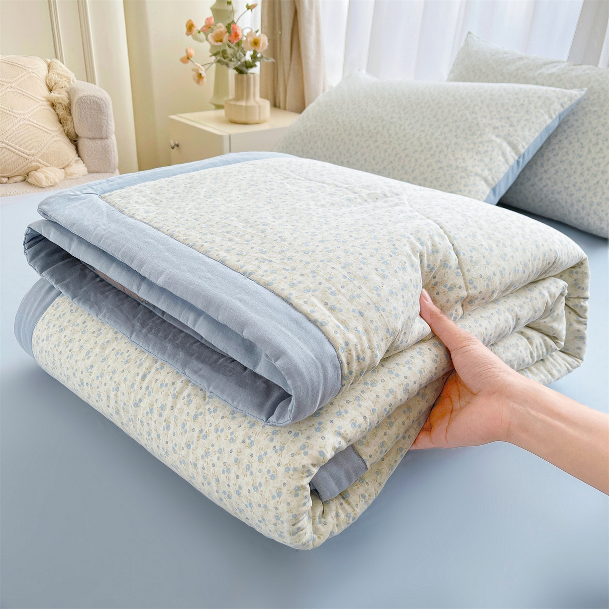 91家纺网 家纺一手货源 找家纺 梵蒂莎 2026新款全棉双层纱夏被四件套100%棉花夏凉被里外纯棉被子被芯（需要买家秀，加微信） 烟花钿-蓝