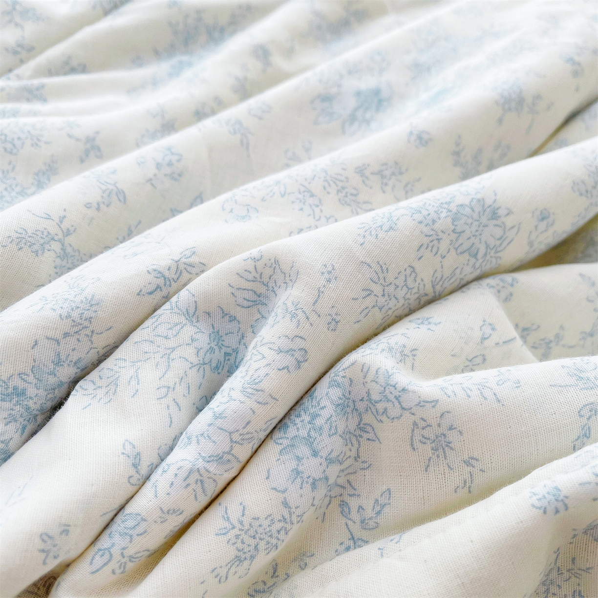 91家纺网 家纺一手货源 找家纺 梵蒂莎 2026新款全棉双层纱夏被四件套100%棉花夏凉被里外纯棉被子被芯（需要买家秀，加微信） 烟霞漫舞-蓝