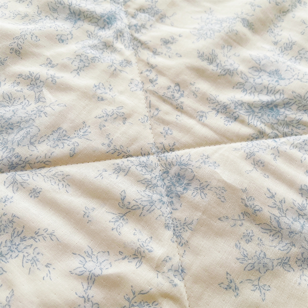 91家纺网 家纺一手货源 找家纺 梵蒂莎 2026新款全棉双层纱夏被四件套100%棉花夏凉被里外纯棉被子被芯（需要买家秀，加微信） 烟霞漫舞-蓝