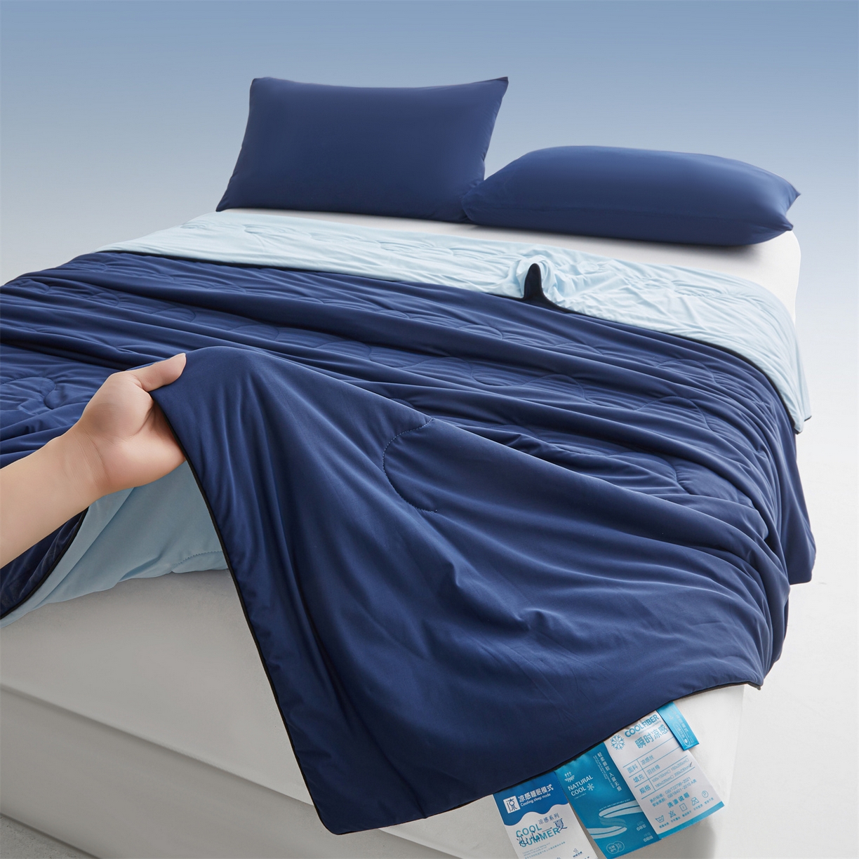 91家纺网 家纺一手货源 找家纺 小禹仔家纺 2026新款氨纶凉感印花夏被 藏青拼天空蓝