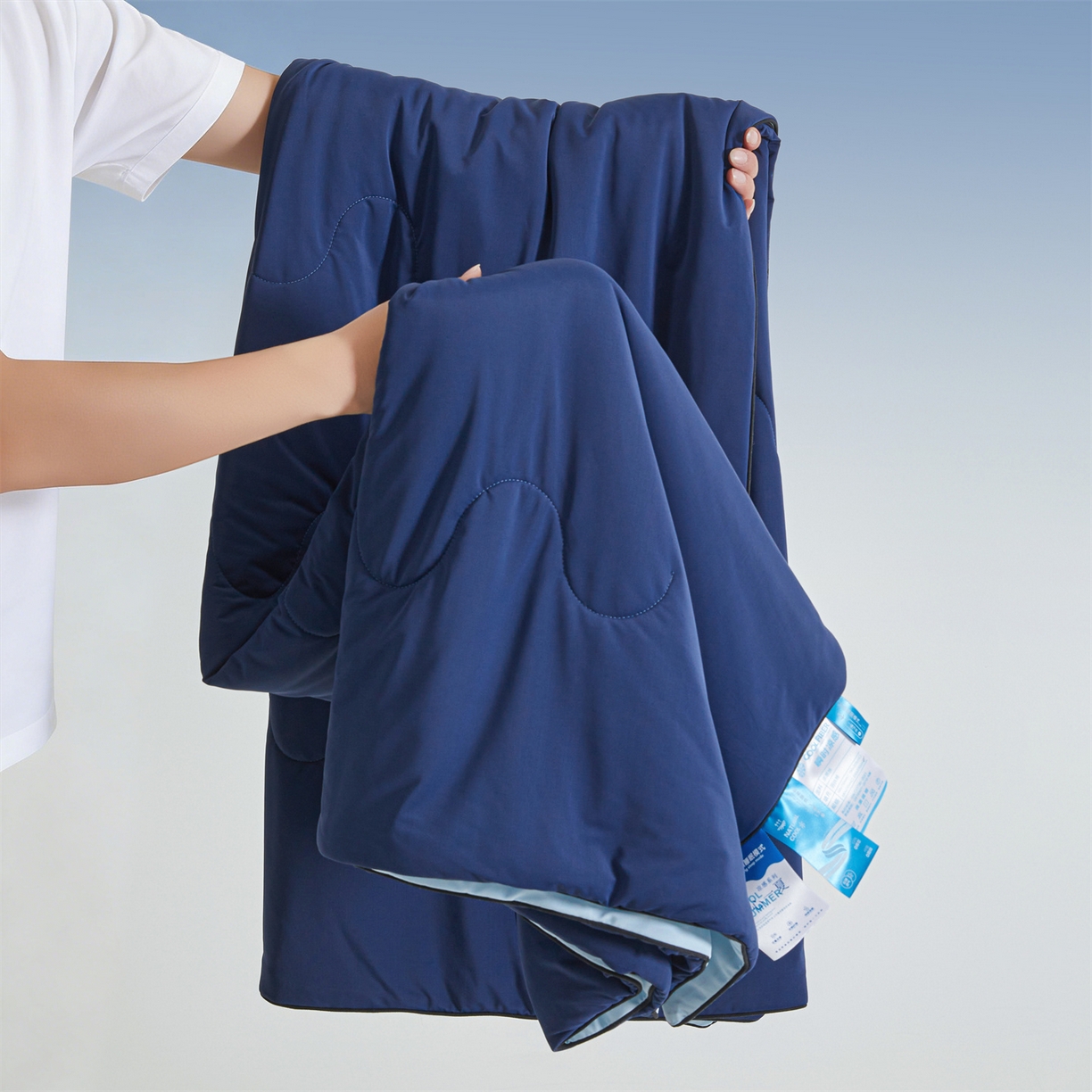 91家纺网 家纺一手货源 找家纺 小禹仔家纺 2026新款氨纶凉感印花夏被 藏青拼天空蓝