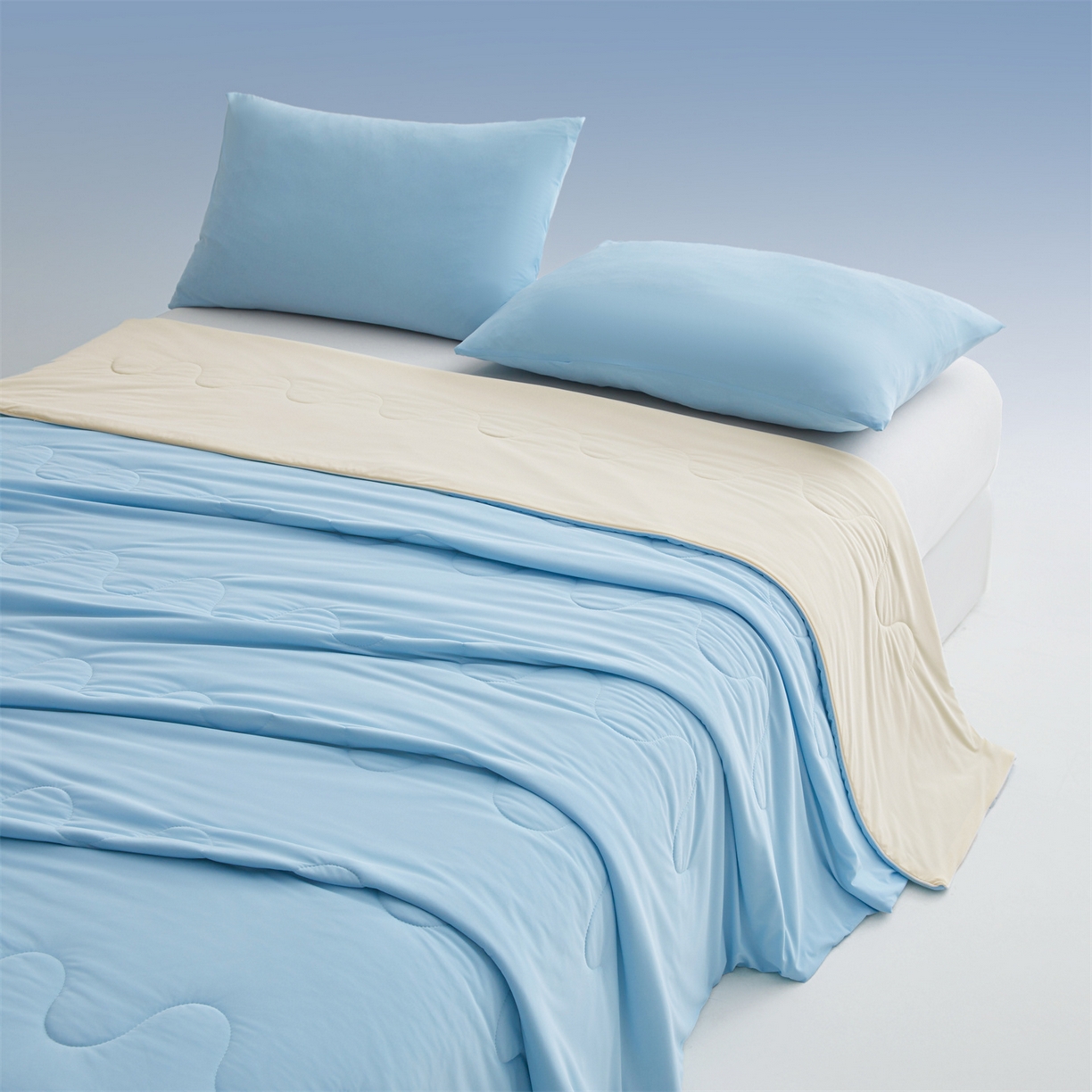 91家纺网 家纺一手货源 找家纺 小禹仔家纺 2026新款氨纶凉感印花夏被 天空蓝拼米色