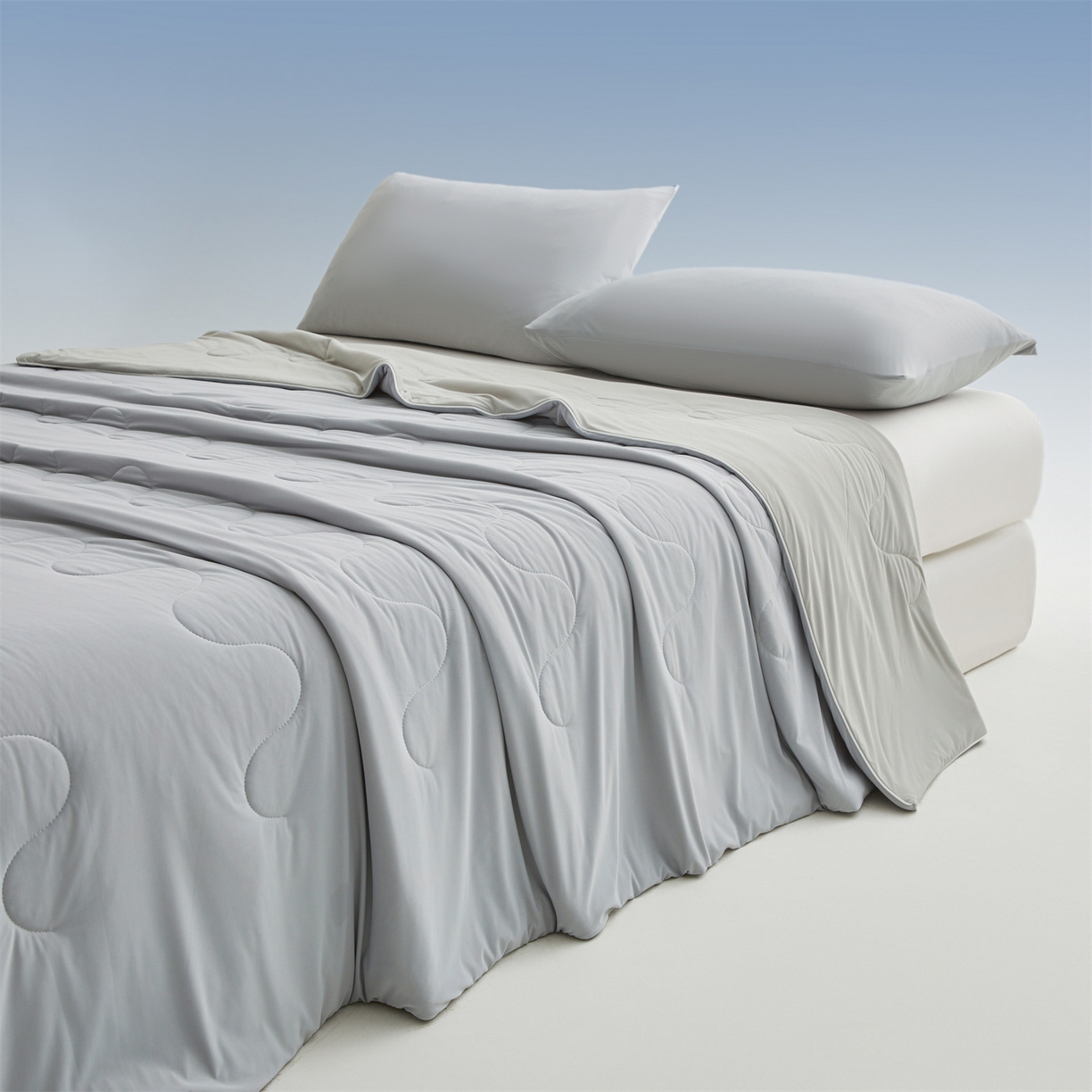 91家纺网 家纺一手货源 找家纺 小禹仔家纺 2026新款氨纶凉感印花夏被 烟云灰拼浅灰