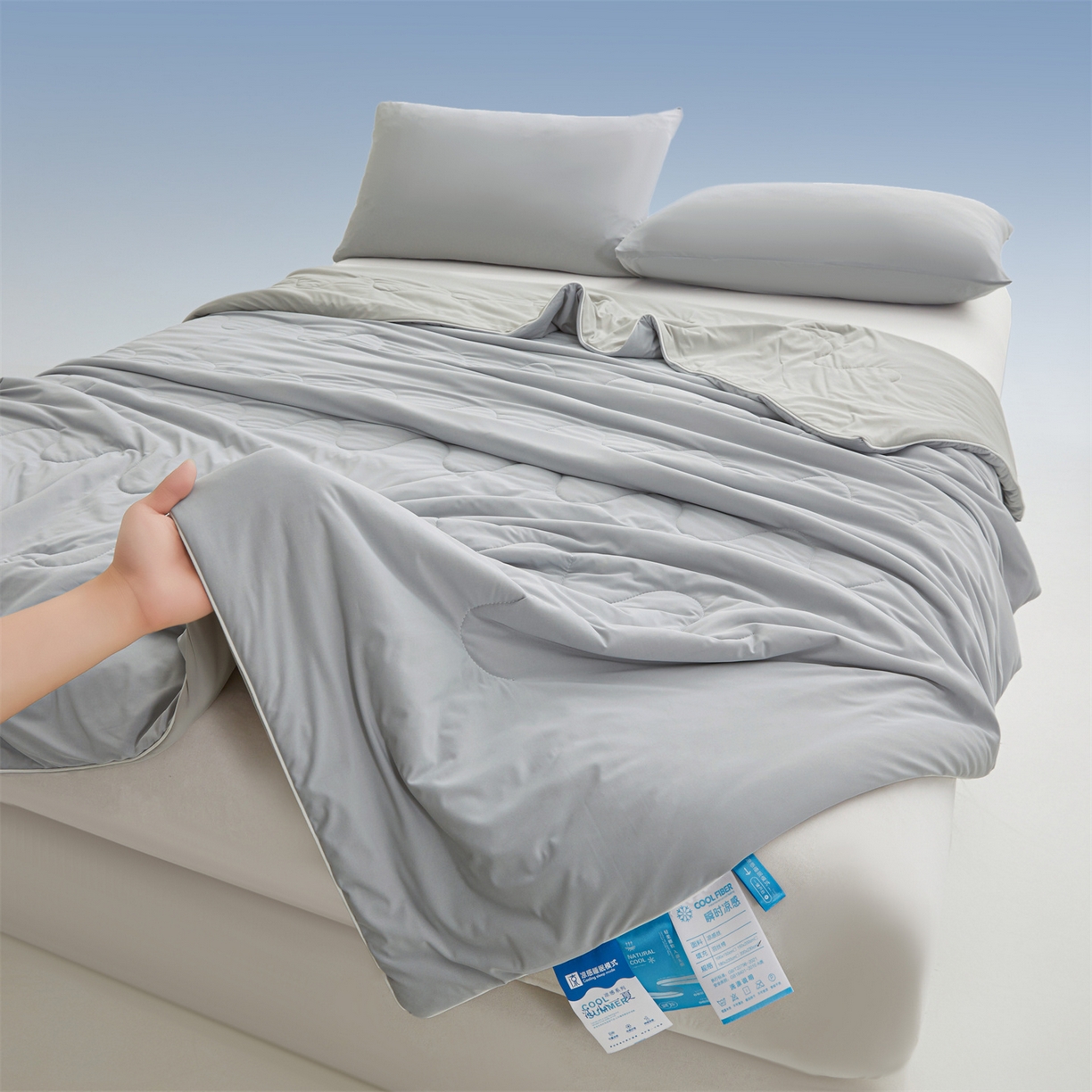 91家纺网 家纺一手货源 找家纺 小禹仔家纺 2026新款氨纶凉感印花夏被 烟云灰拼浅灰