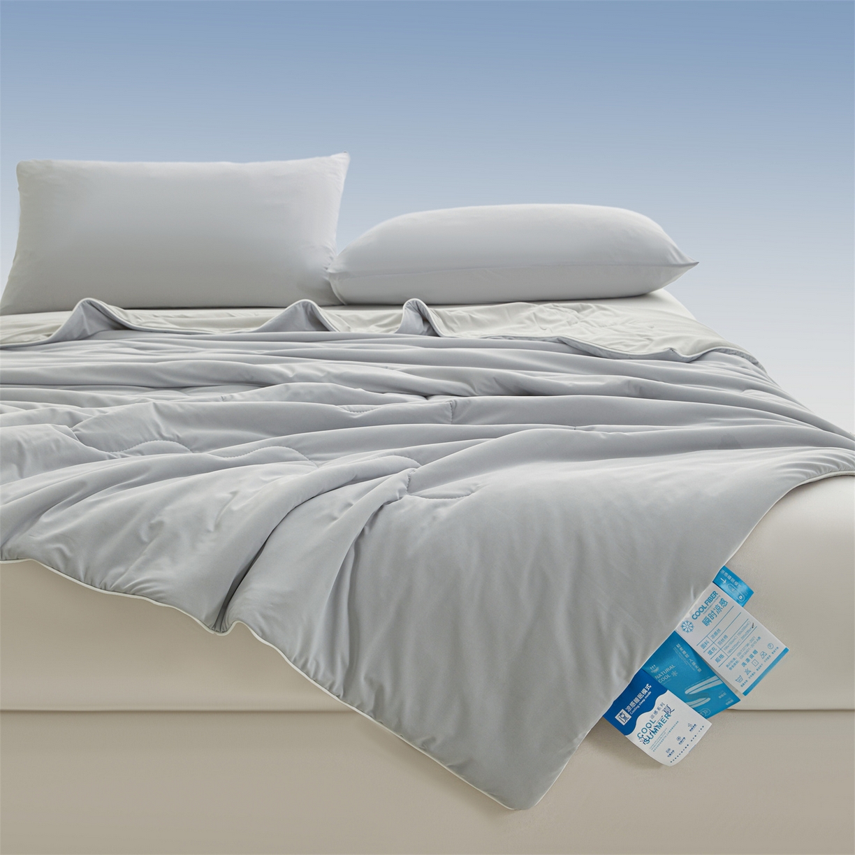 91家纺网 家纺一手货源 找家纺 小禹仔家纺 2026新款氨纶凉感印花夏被 烟云灰拼浅灰