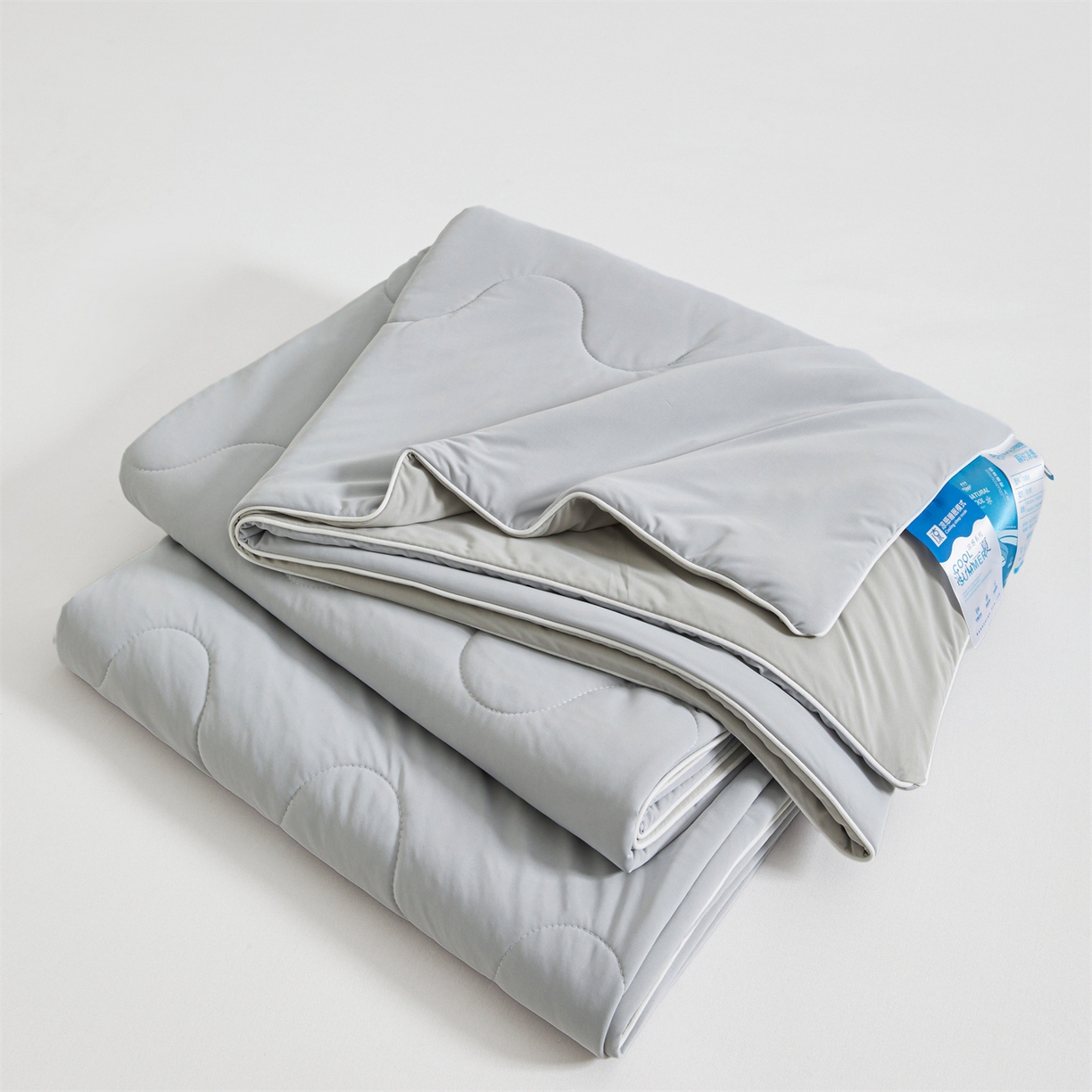 91家纺网 家纺一手货源 找家纺 小禹仔家纺 2026新款氨纶凉感印花夏被 烟云灰拼浅灰