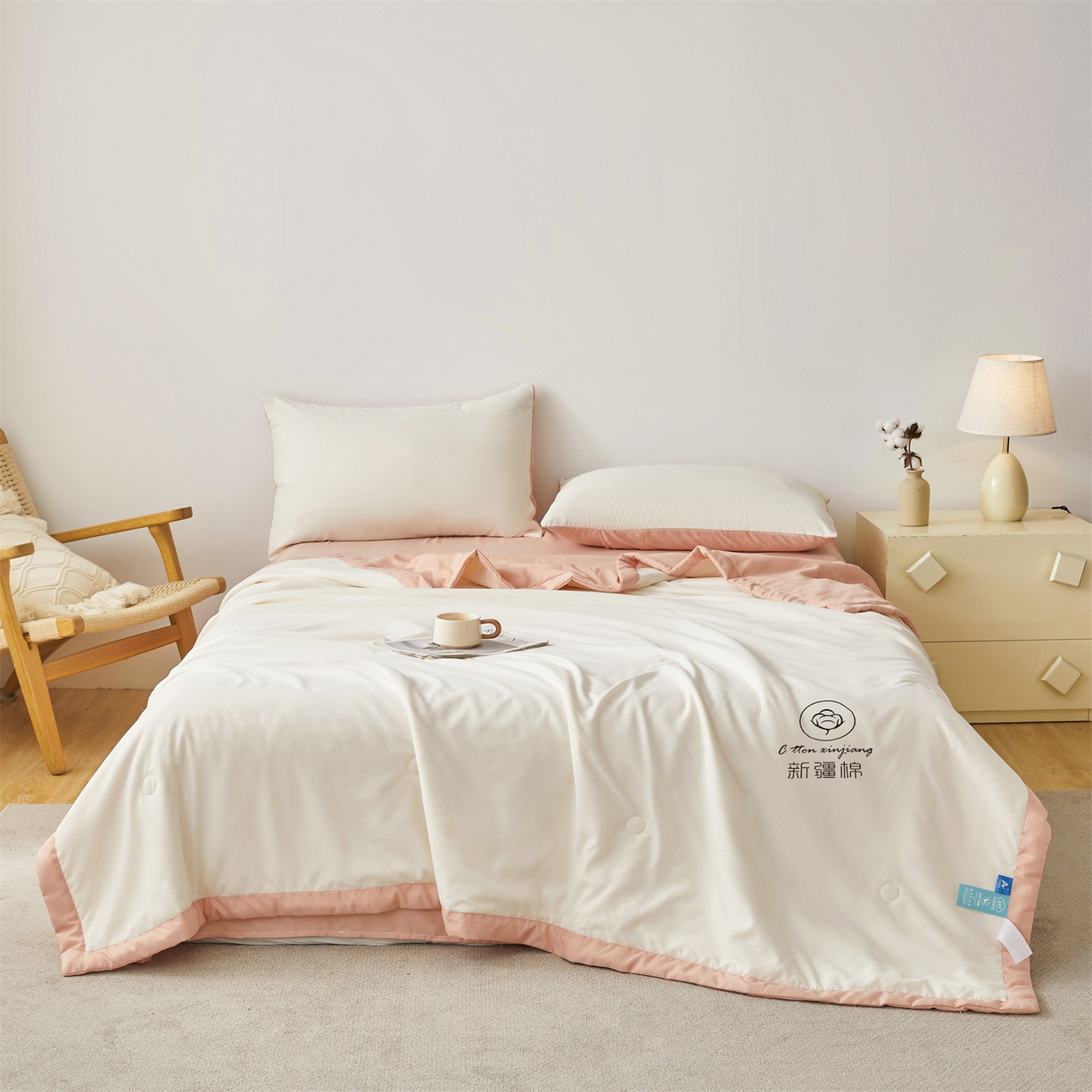 91家纺网 家纺一手货源 找家纺 梵蒂莎 【地板价】2026新品水洗棉新疆棉花夏被纯色夏被格子小清新空调被被子被芯（需要买家秀，加微信） 白粉-粉边