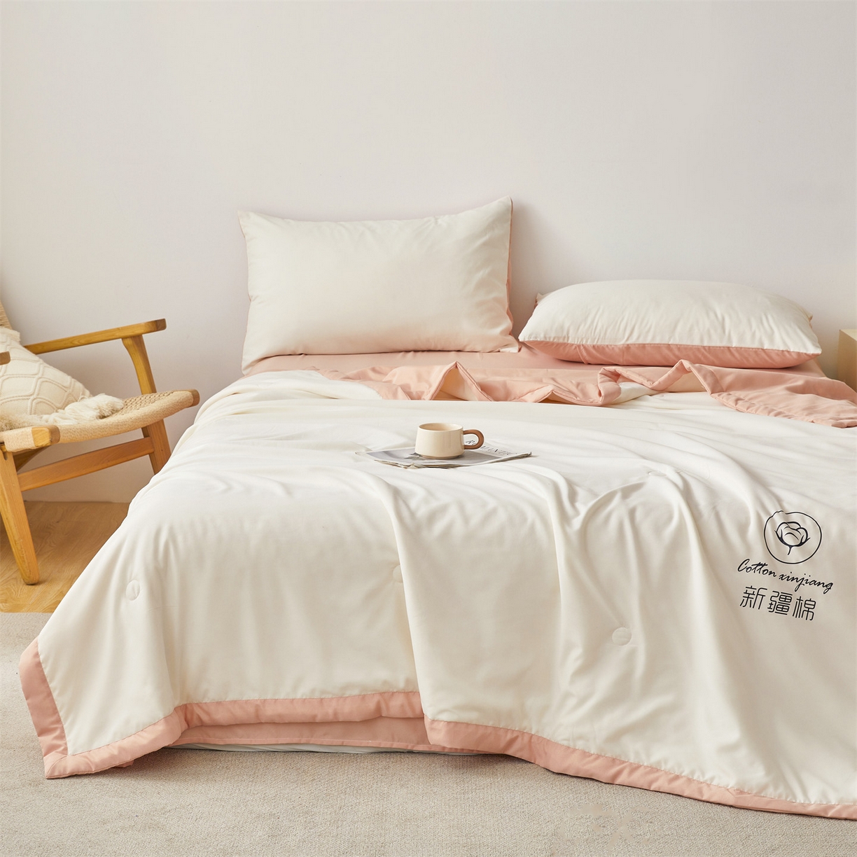 91家纺网 家纺一手货源 找家纺 梵蒂莎 【地板价】2026新品水洗棉新疆棉花夏被纯色夏被格子小清新空调被被子被芯（需要买家秀，加微信） 白粉-粉边