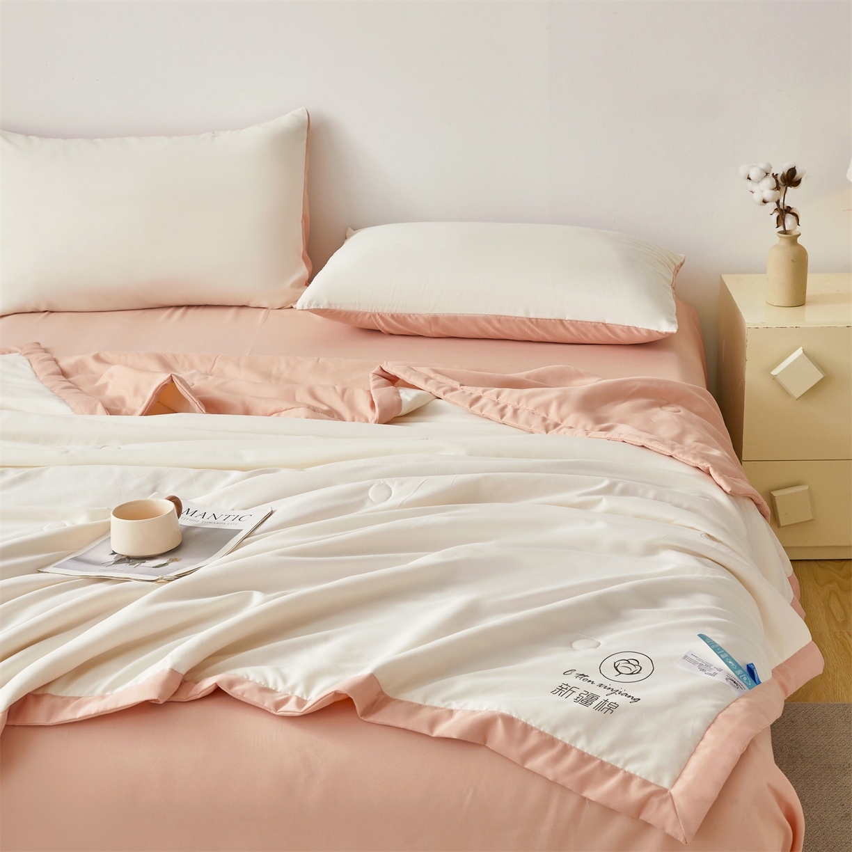 91家纺网 家纺一手货源 找家纺 梵蒂莎 【地板价】2026新品水洗棉新疆棉花夏被纯色夏被格子小清新空调被被子被芯（需要买家秀，加微信） 白粉-粉边