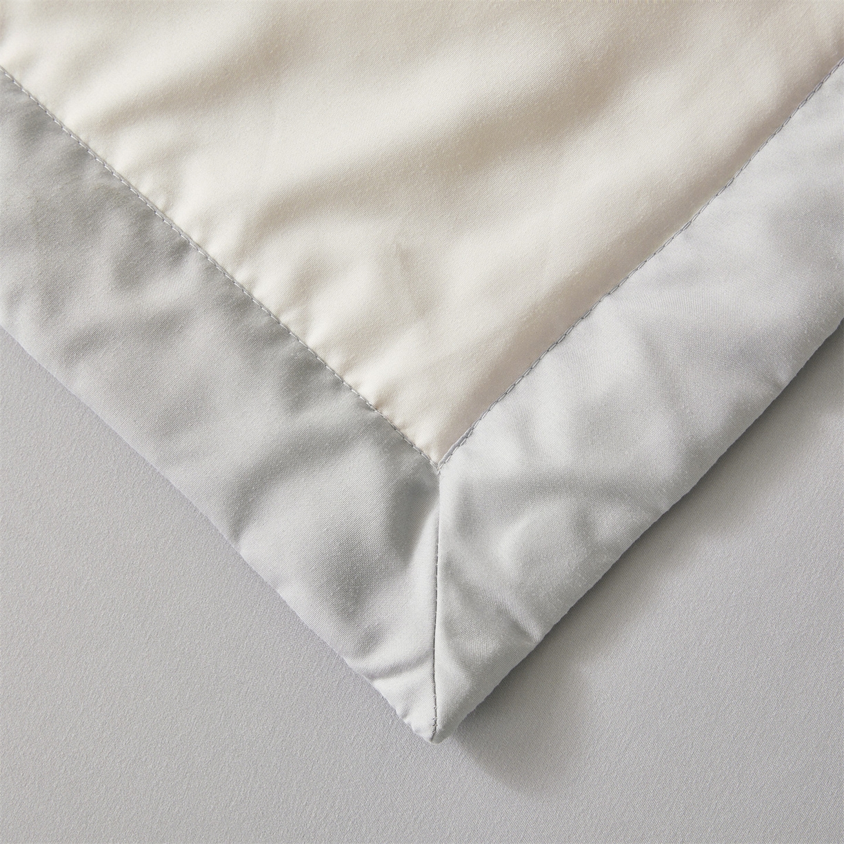 91家纺网 家纺一手货源 找家纺 梵蒂莎 【地板价】2026新品水洗棉新疆棉花夏被纯色夏被格子小清新空调被被子被芯（需要买家秀，加微信） 白灰-灰边