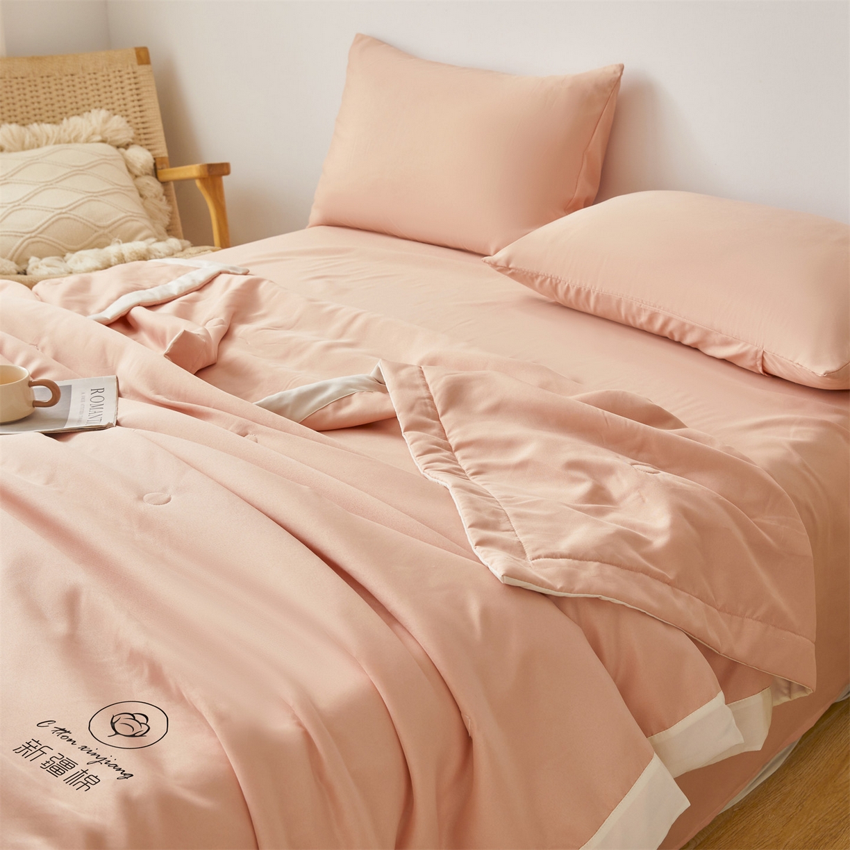 91家纺网 家纺一手货源 找家纺 梵蒂莎 【地板价】2026新品水洗棉新疆棉花夏被纯色夏被格子小清新空调被被子被芯（需要买家秀，加微信） 粉玉-白边