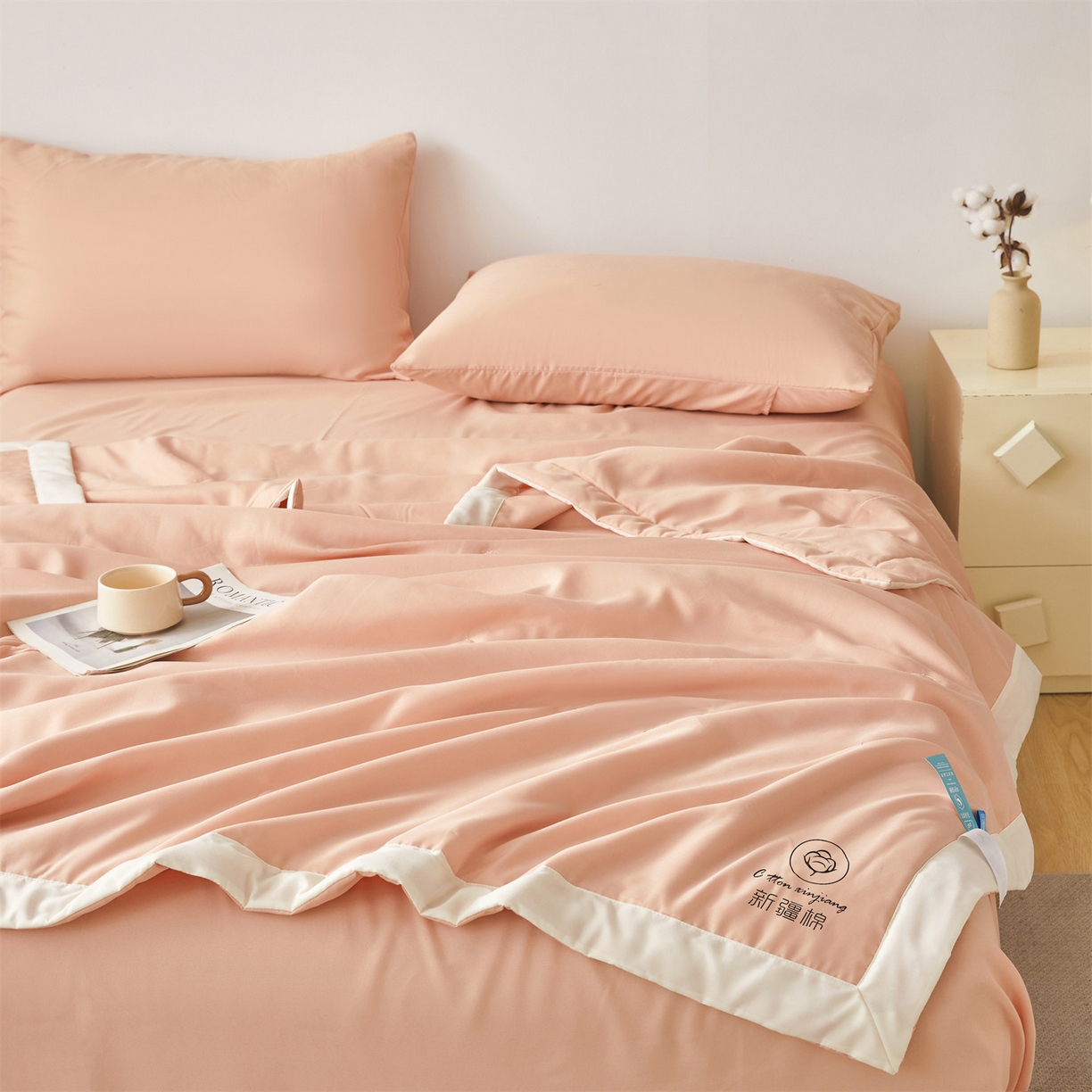 91家纺网 家纺一手货源 找家纺 梵蒂莎 【地板价】2026新品水洗棉新疆棉花夏被纯色夏被格子小清新空调被被子被芯（需要买家秀，加微信） 粉玉-白边