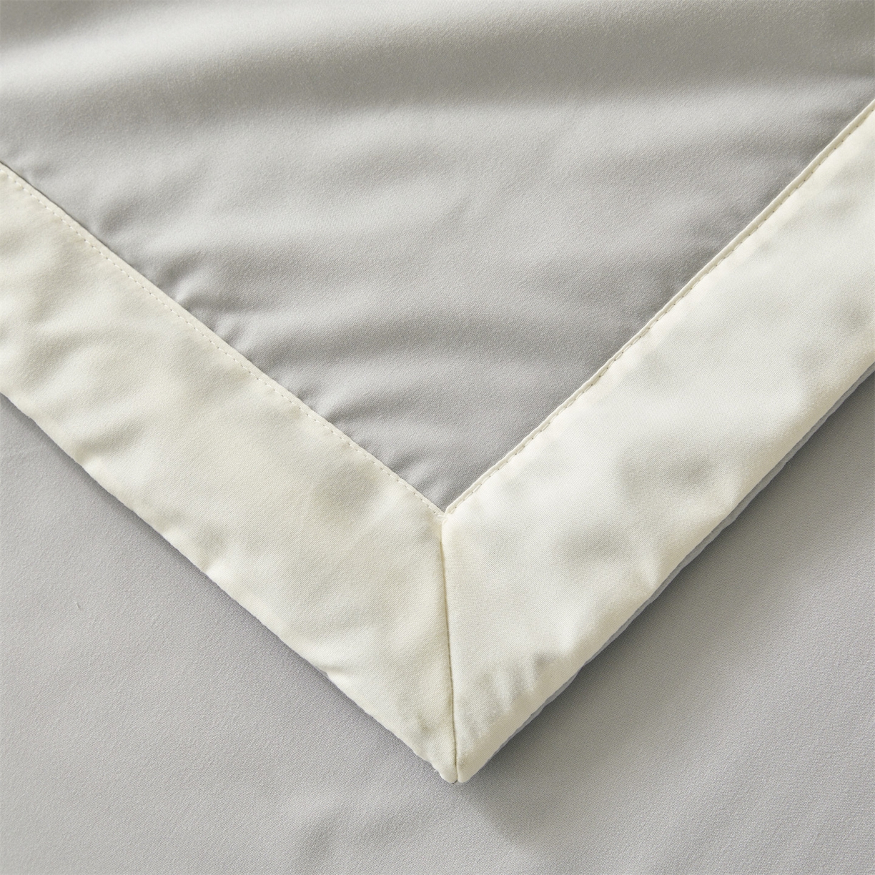 91家纺网 家纺一手货源 找家纺 梵蒂莎 【地板价】2026新品水洗棉新疆棉花夏被纯色夏被格子小清新空调被被子被芯（需要买家秀，加微信） 灰色-白边