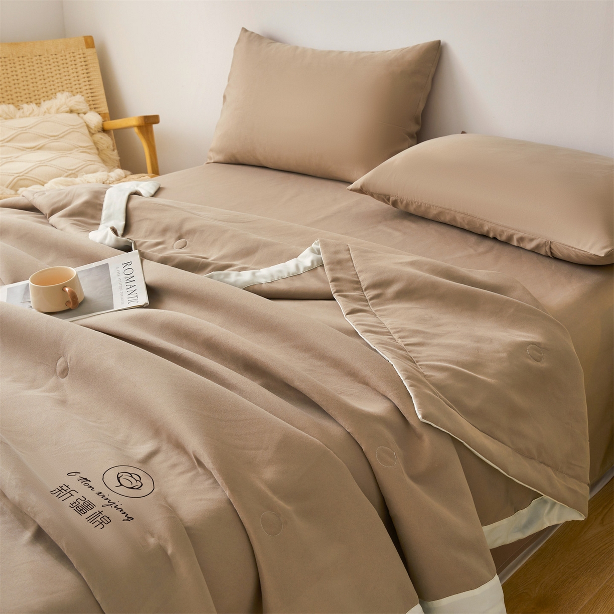 91家纺网 家纺一手货源 找家纺 梵蒂莎 【地板价】2026新品水洗棉新疆棉花夏被纯色夏被格子小清新空调被被子被芯（需要买家秀，加微信） 咖色-白边