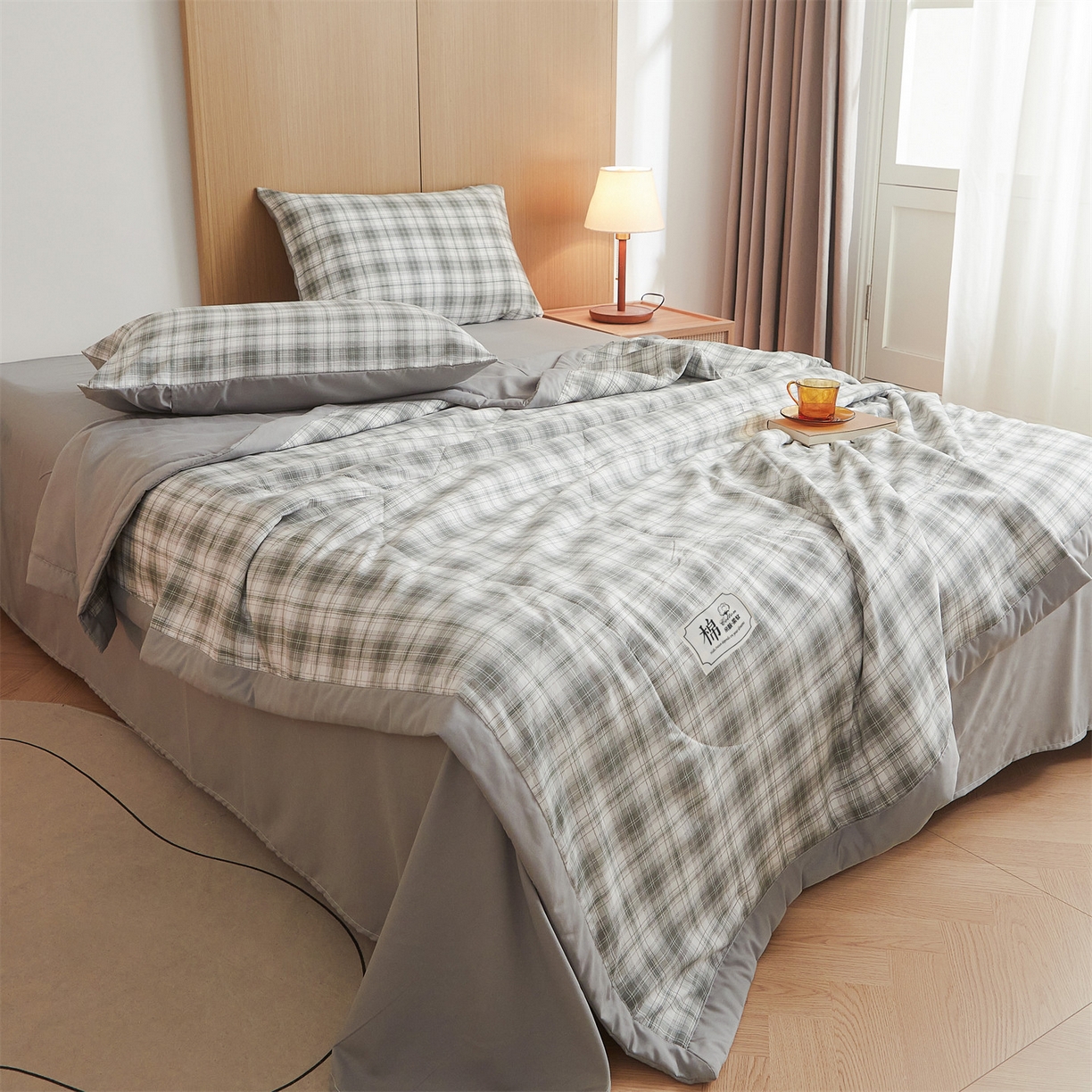 91家纺网 家纺一手货源 找家纺 梵蒂莎 【地板价】2026新品水洗棉新疆棉花夏被无印风夏被格子空调被被子被芯（需要买家秀，加微信） 艾琳-灰