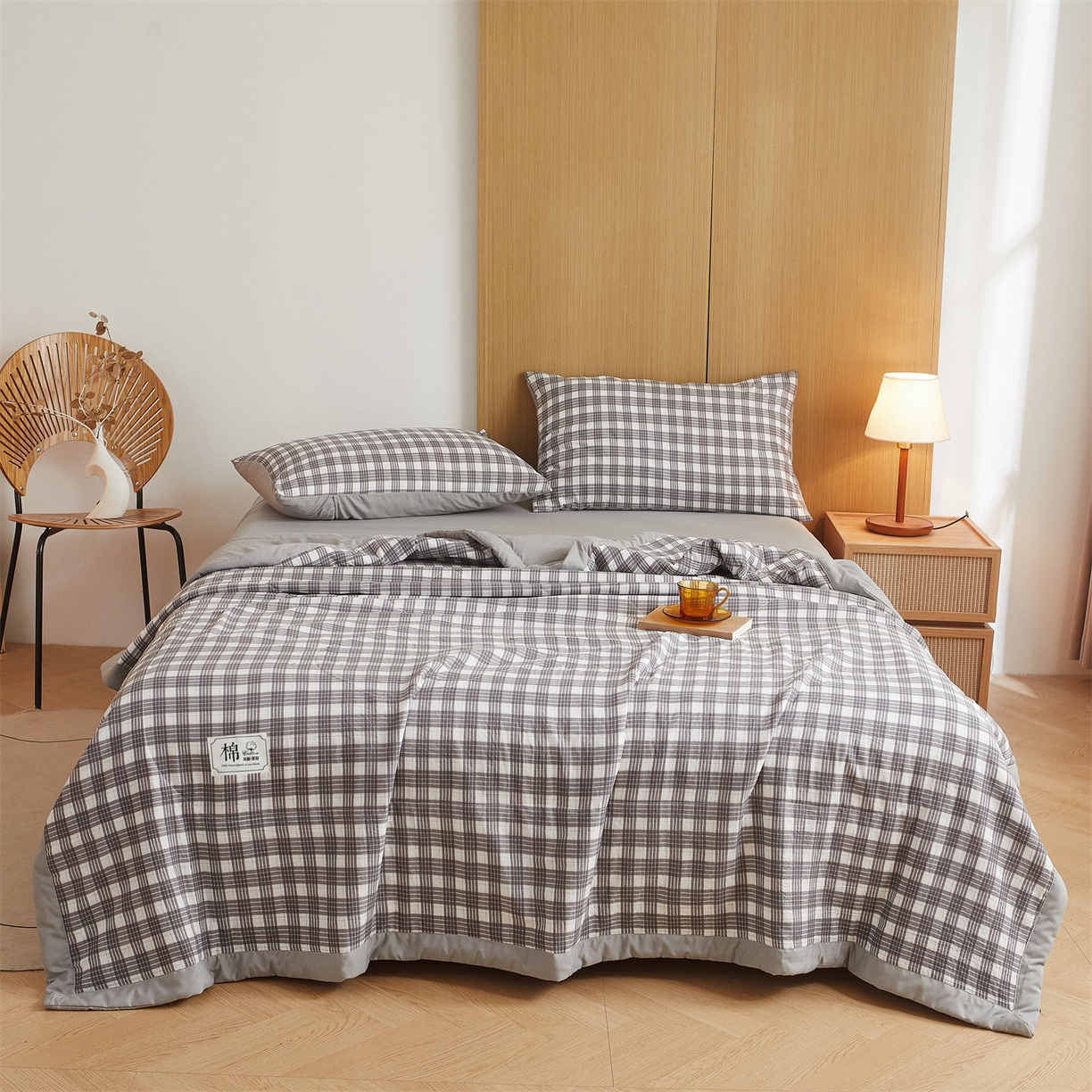 91家纺网 家纺一手货源 找家纺 梵蒂莎 【地板价】2026新品水洗棉新疆棉花夏被无印风夏被格子空调被被子被芯（需要买家秀，加微信） 澳白-灰