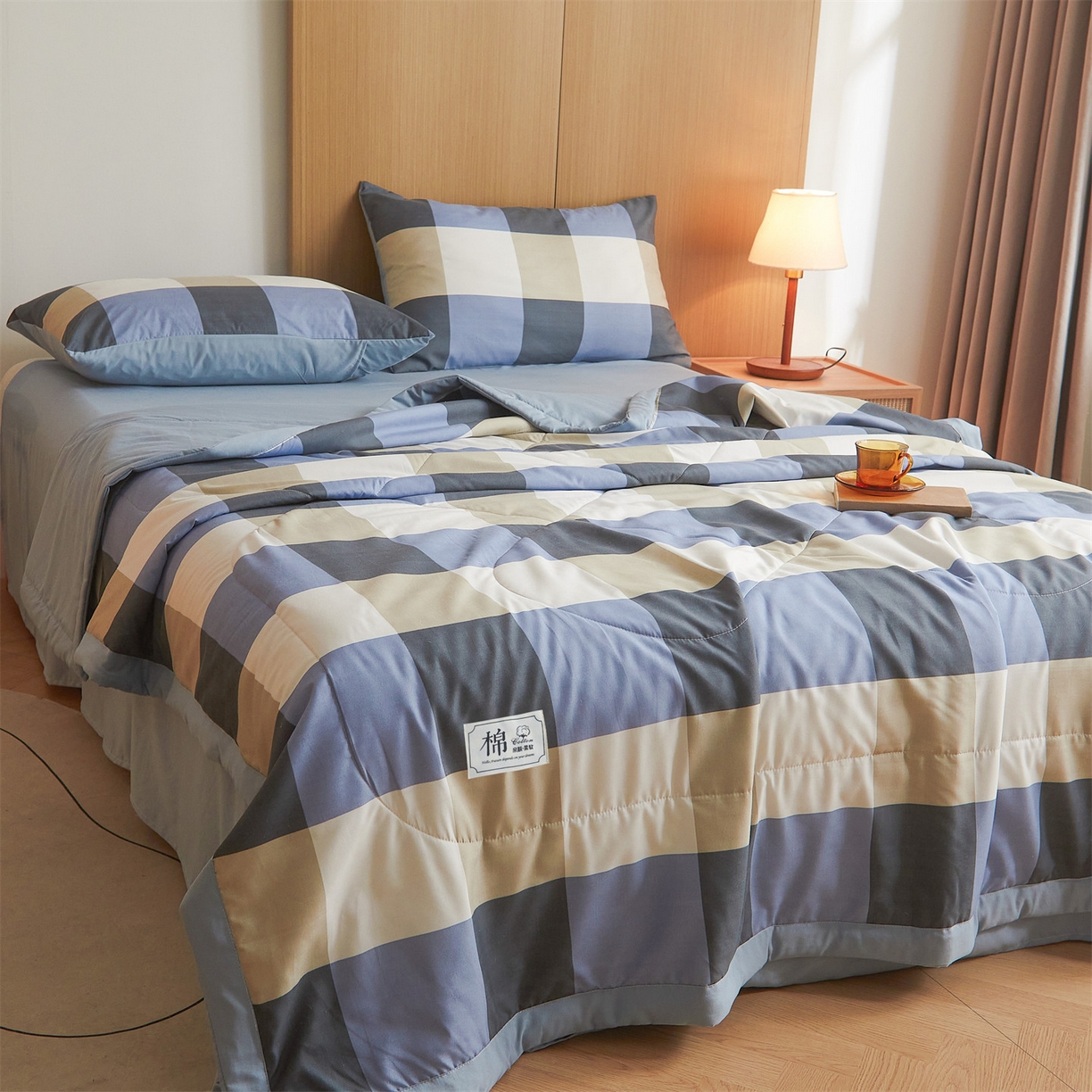 91家纺网 家纺一手货源 找家纺 梵蒂莎 【地板价】2026新品水洗棉新疆棉花夏被无印风夏被格子空调被被子被芯（需要买家秀，加微信） 蓝灰大格