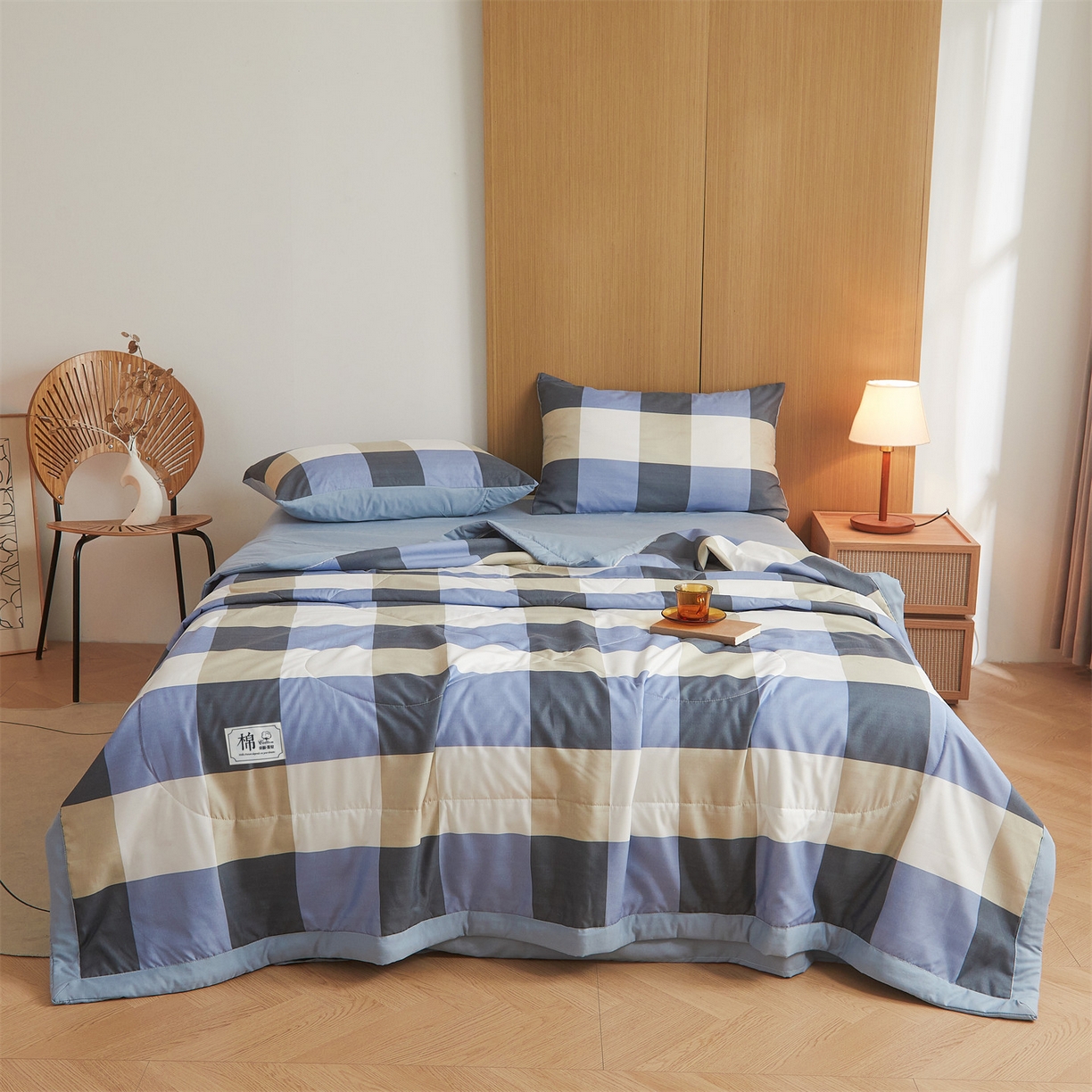 91家纺网 家纺一手货源 找家纺 梵蒂莎 【地板价】2026新品水洗棉新疆棉花夏被无印风夏被格子空调被被子被芯（需要买家秀，加微信） 蓝灰大格