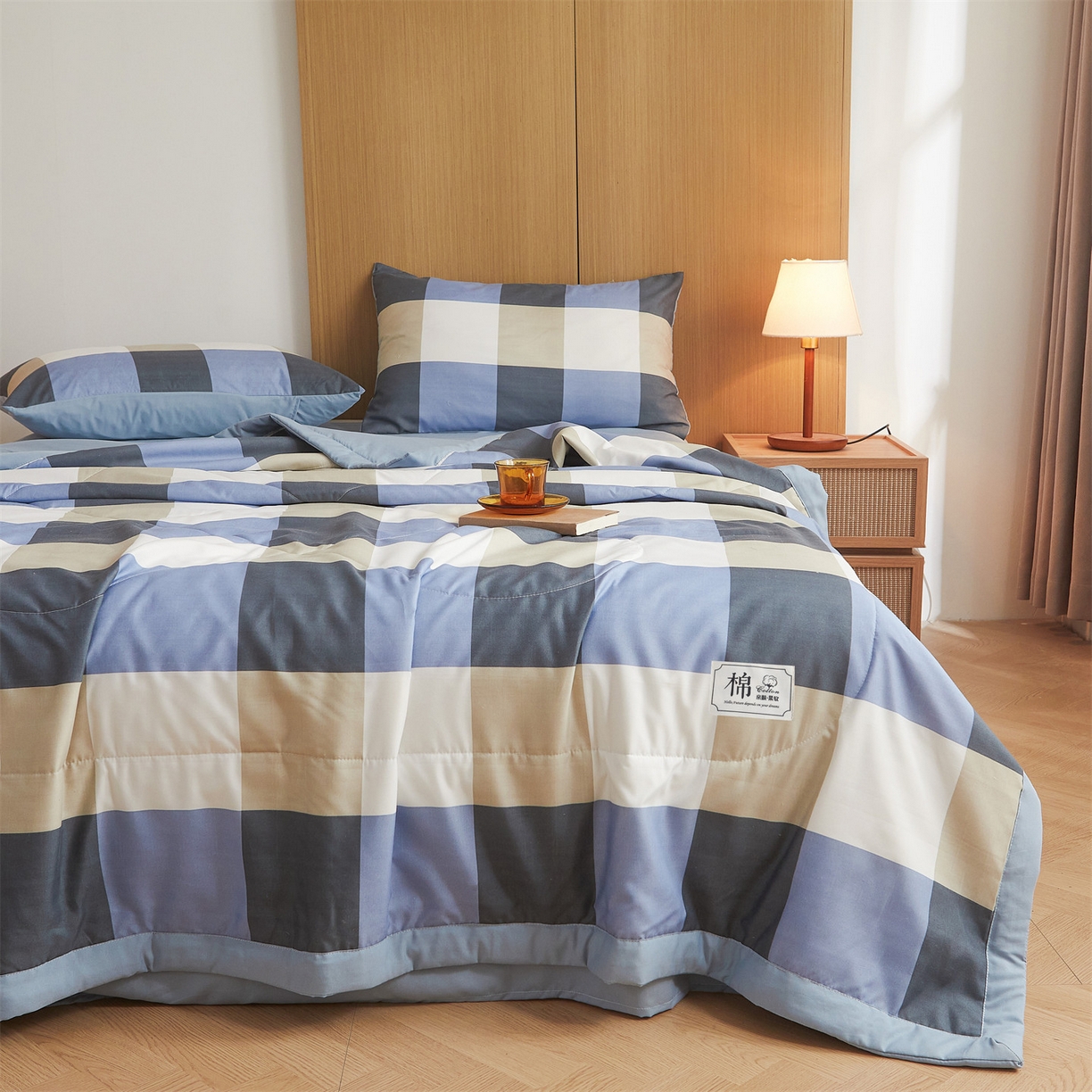 91家纺网 家纺一手货源 找家纺 梵蒂莎 【地板价】2026新品水洗棉新疆棉花夏被无印风夏被格子空调被被子被芯（需要买家秀，加微信） 蓝灰大格