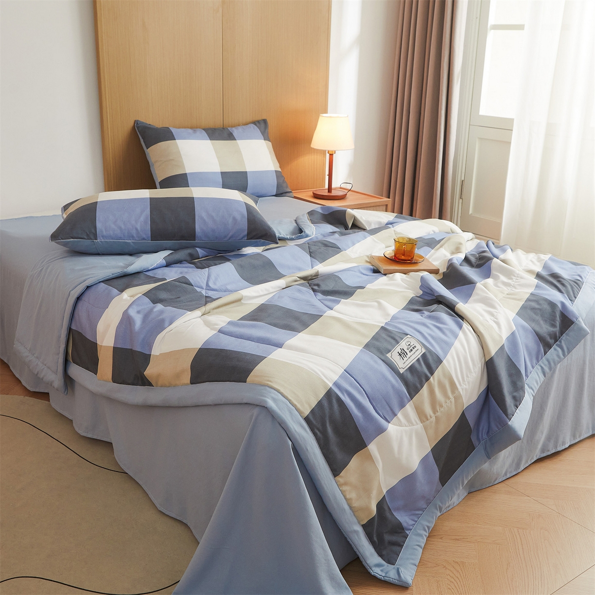 91家纺网 家纺一手货源 找家纺 梵蒂莎 【地板价】2026新品水洗棉新疆棉花夏被无印风夏被格子空调被被子被芯（需要买家秀，加微信） 蓝灰大格