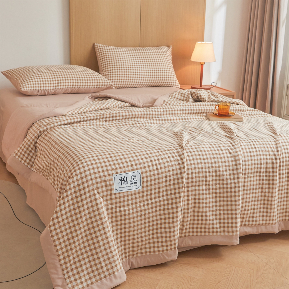 91家纺网 家纺一手货源 找家纺 梵蒂莎 【地板价】2026新品水洗棉新疆棉花夏被无印风夏被格子空调被被子被芯（需要买家秀，加微信） 浅米小格